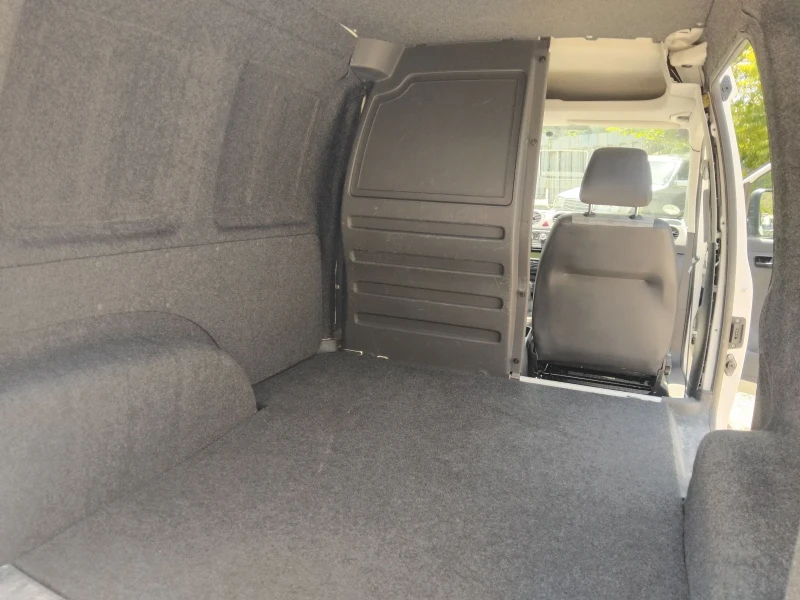 VW Caddy 1.6 TDI, снимка 13 - Автомобили и джипове - 52357787