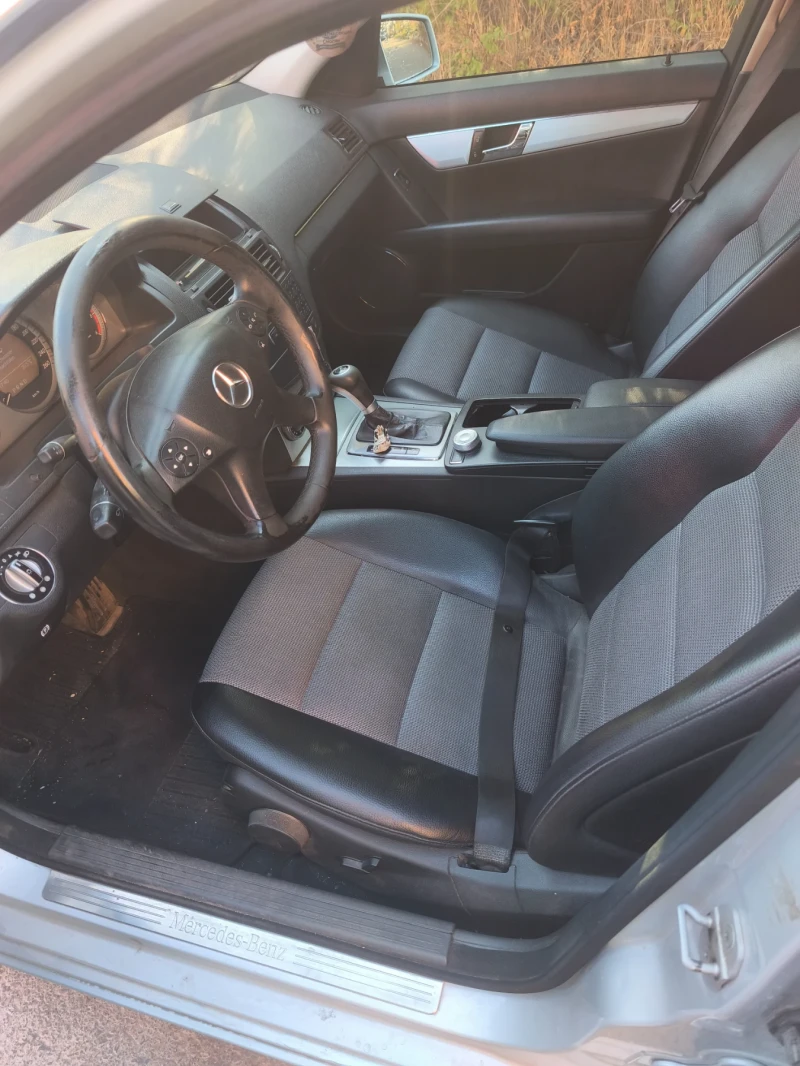 Mercedes-Benz C 220, снимка 8 - Автомобили и джипове - 52562159