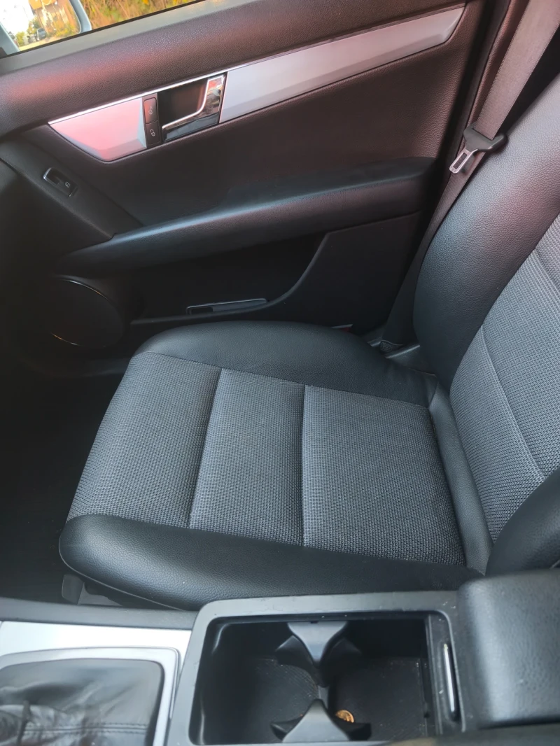 Mercedes-Benz C 220, снимка 12 - Автомобили и джипове - 52562159