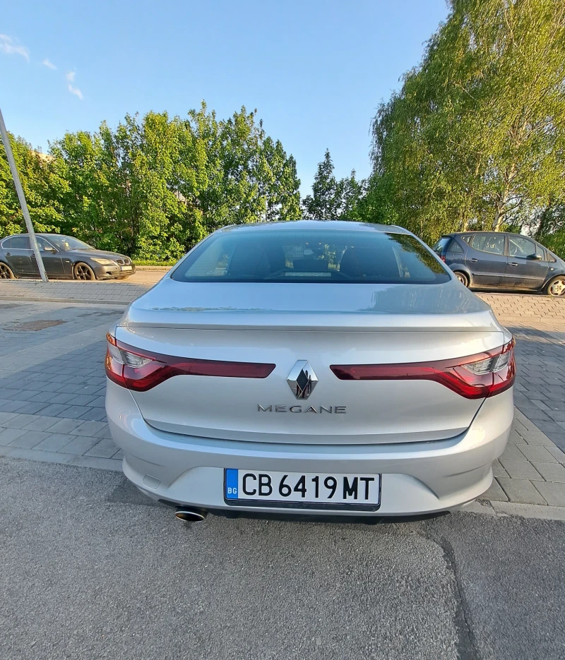 Renault Megane 1.5 tdi Sedan mt, снимка 4 - Автомобили и джипове - 52138558