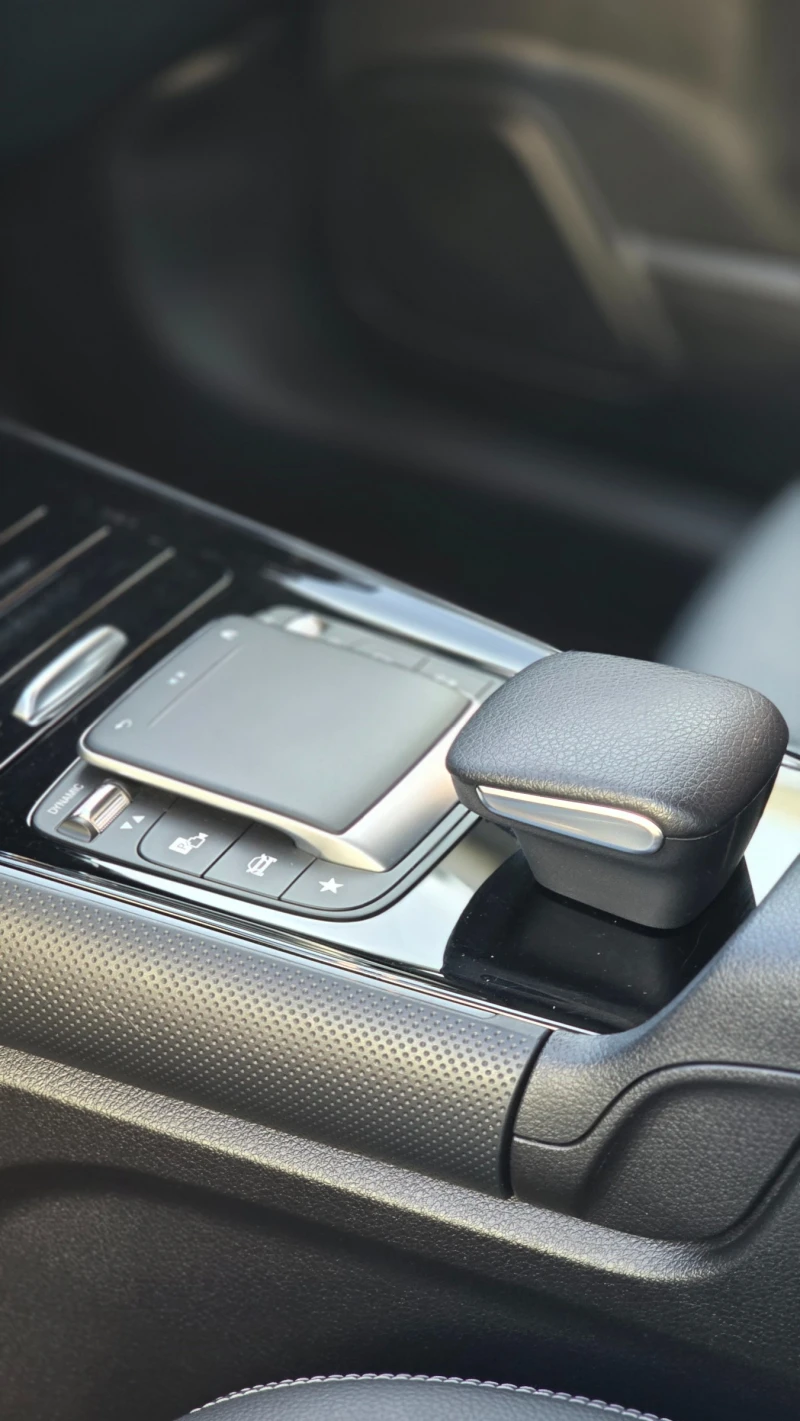 Mercedes-Benz GLA 180 * LED* 8G Tronic* Камера* , снимка 13 - Автомобили и джипове - 52851605