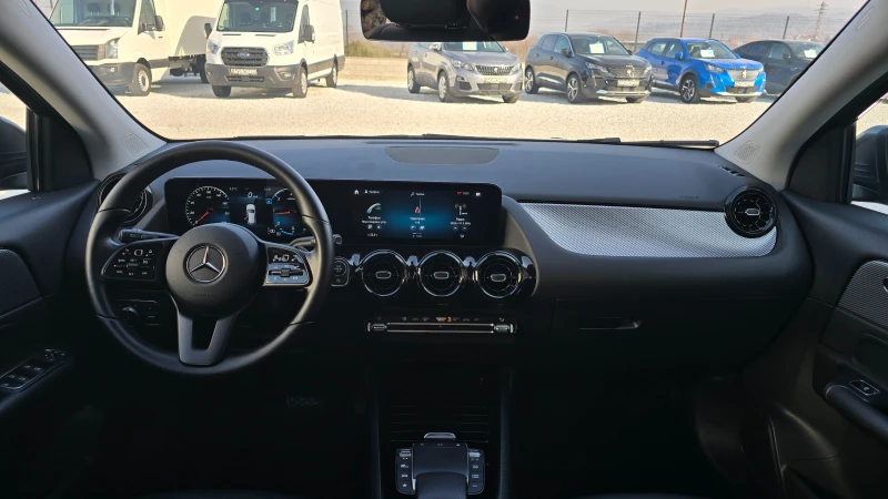 Mercedes-Benz GLA 180 * LED* 8G Tronic* Камера* , снимка 8 - Автомобили и джипове - 52851605