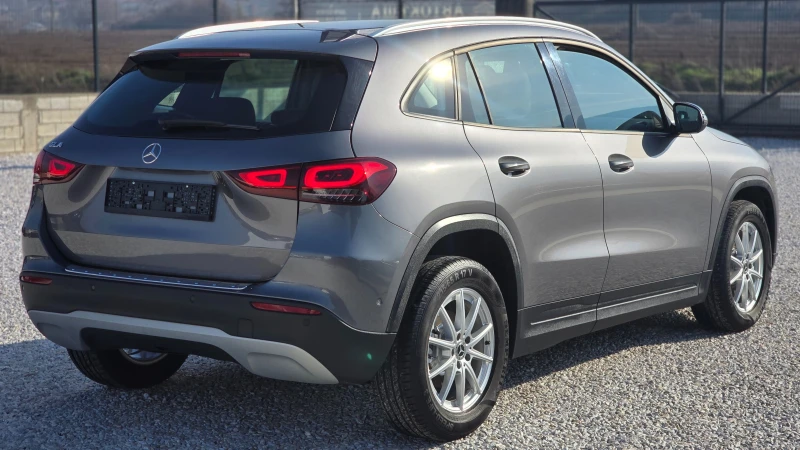 Mercedes-Benz GLA 180 * LED* 8G Tronic* Камера* , снимка 4 - Автомобили и джипове - 52851605