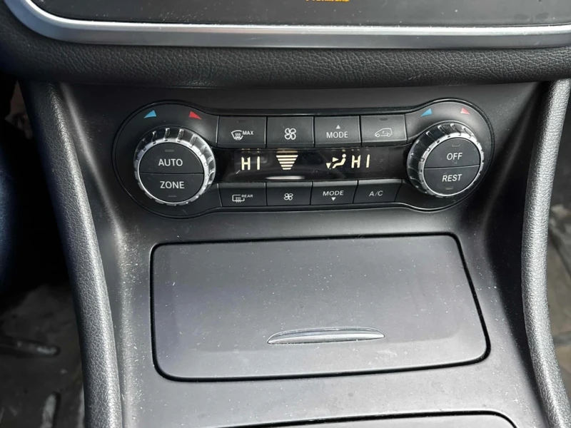 Mercedes-Benz CLA 250 4MATIC * AMG PACK* ПОДГРЕВИ* ДВА ЧИФТА ГУМИ/ДЖАНТИ, снимка 11 - Автомобили и джипове - 53459212