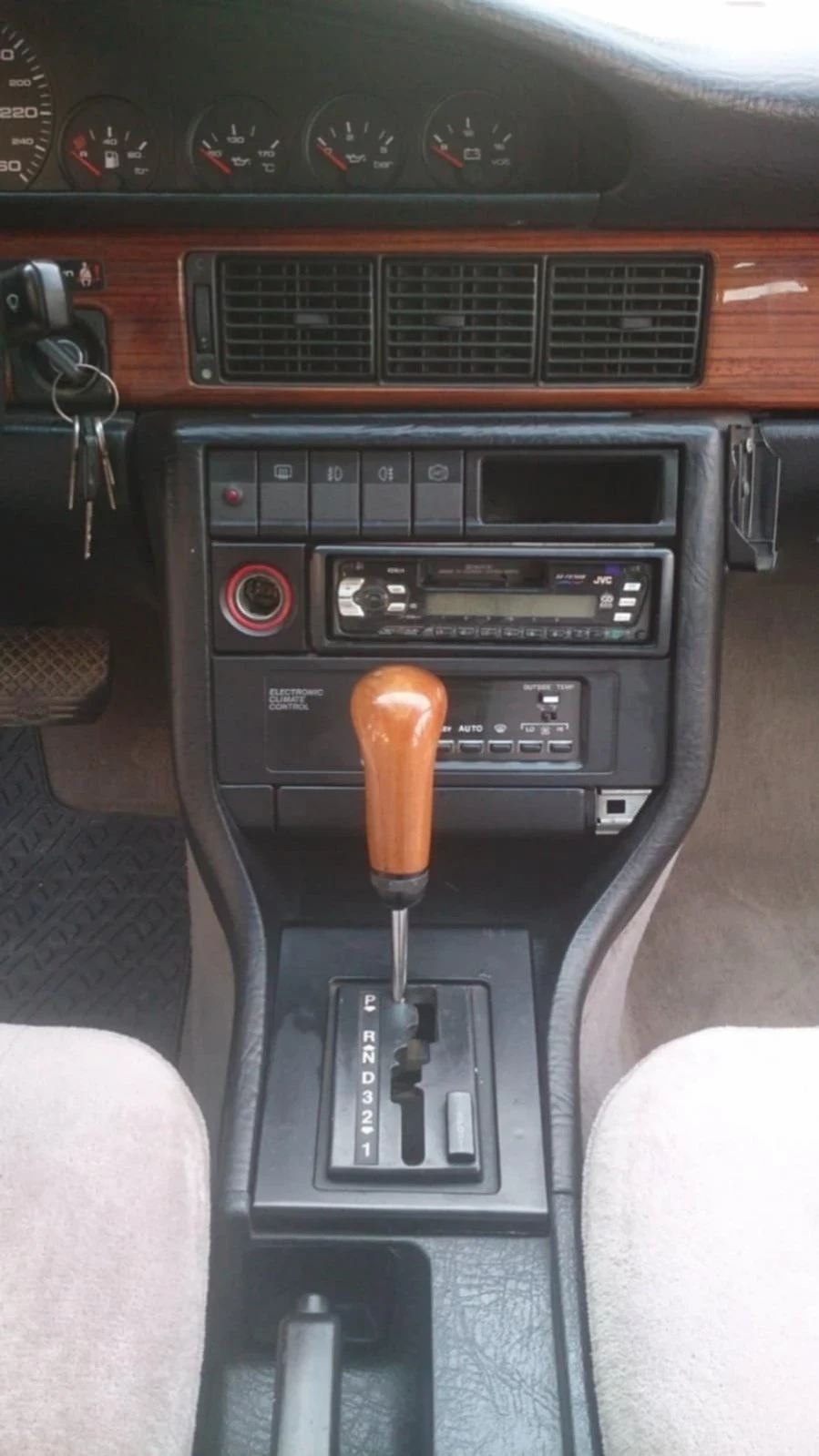 Audi 100 C3 - изображение 6