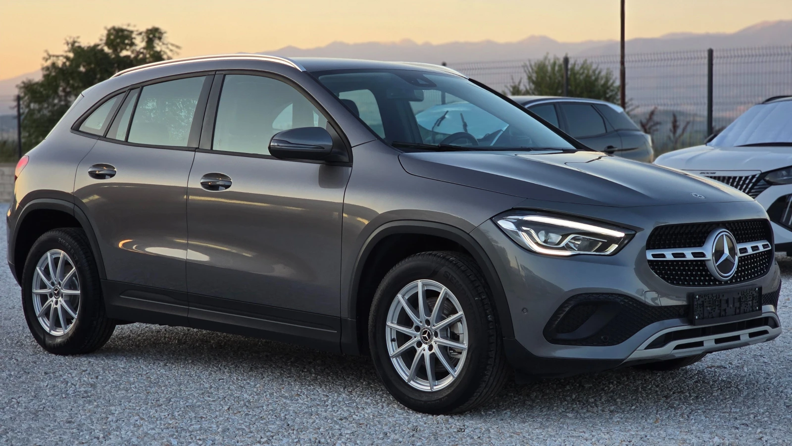 Mercedes-Benz GLA 180 * LED* 8G Tronic* Камера* , снимка 3 - Автомобили и джипове - 52851605