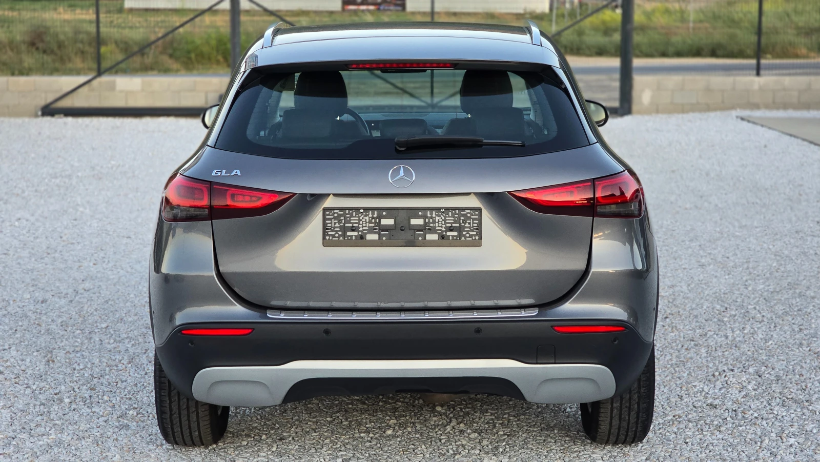 Mercedes-Benz GLA 180 * LED* 8G Tronic* Камера* , снимка 5 - Автомобили и джипове - 52851605