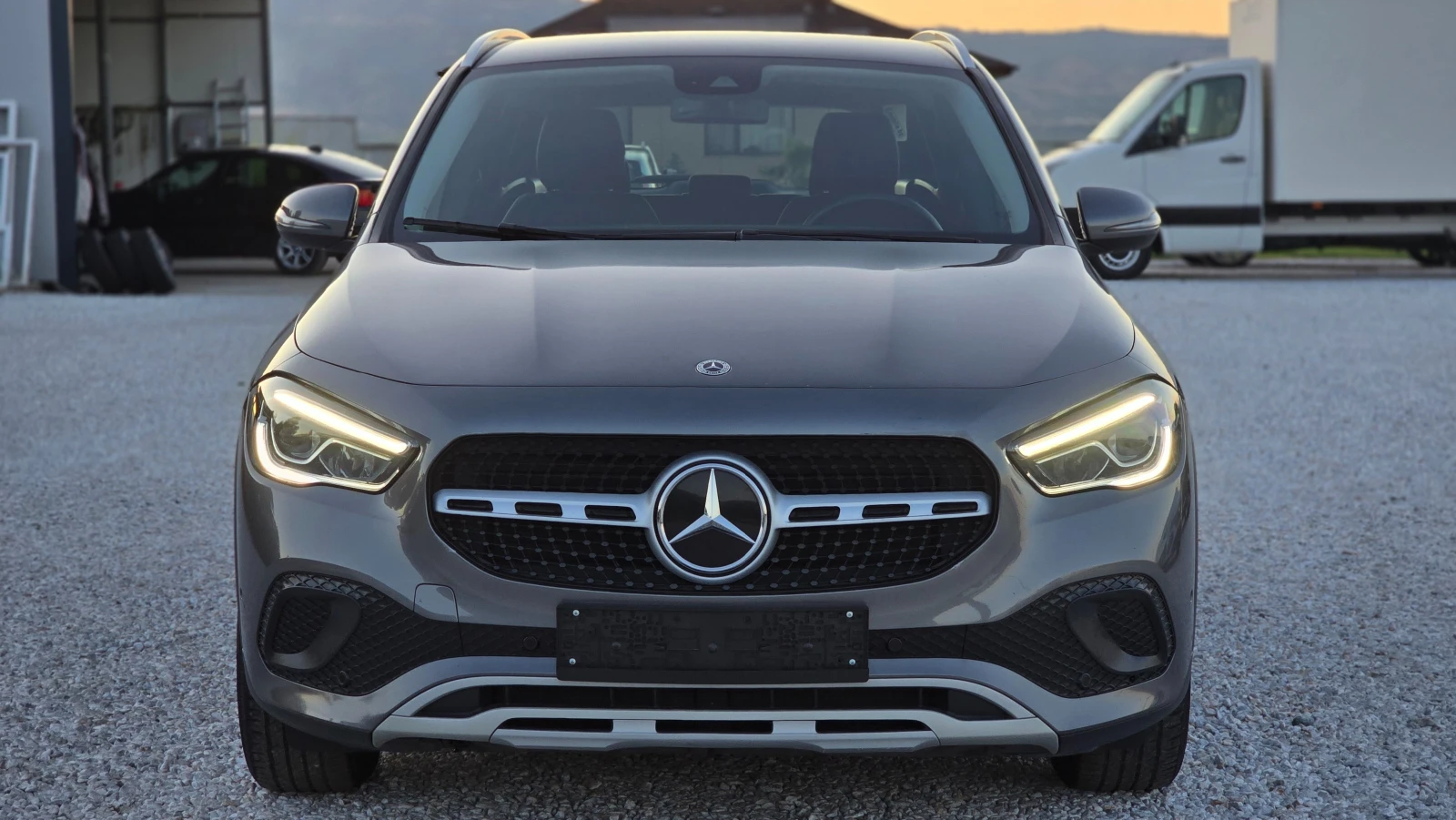 Mercedes-Benz GLA 180 * LED* 8G Tronic* Камера* , снимка 2 - Автомобили и джипове - 52851605