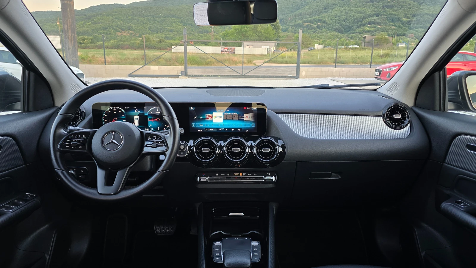Mercedes-Benz GLA 180 * LED* 8G Tronic* Камера* , снимка 8 - Автомобили и джипове - 52851605