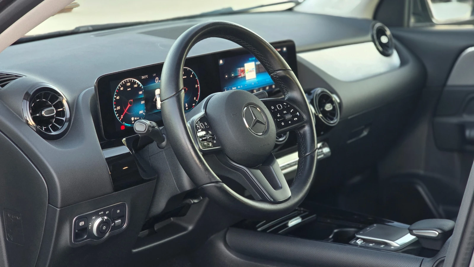 Mercedes-Benz GLA 180 * LED* 8G Tronic* Камера* , снимка 7 - Автомобили и джипове - 52851605