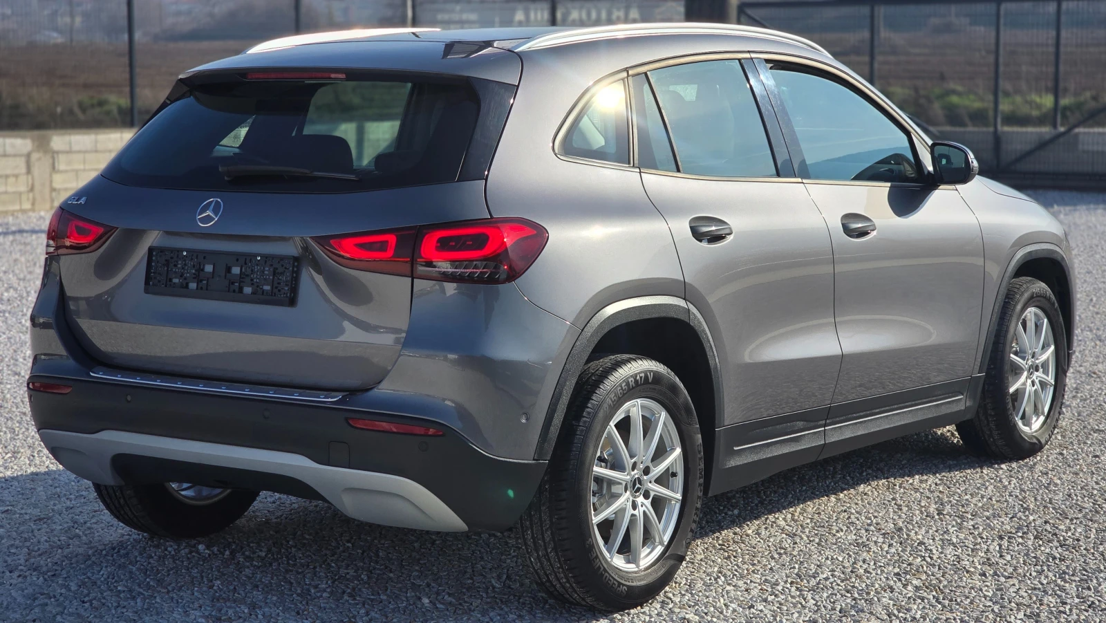 Mercedes-Benz GLA 180 * LED* 8G Tronic* Камера*  - изображение 4
