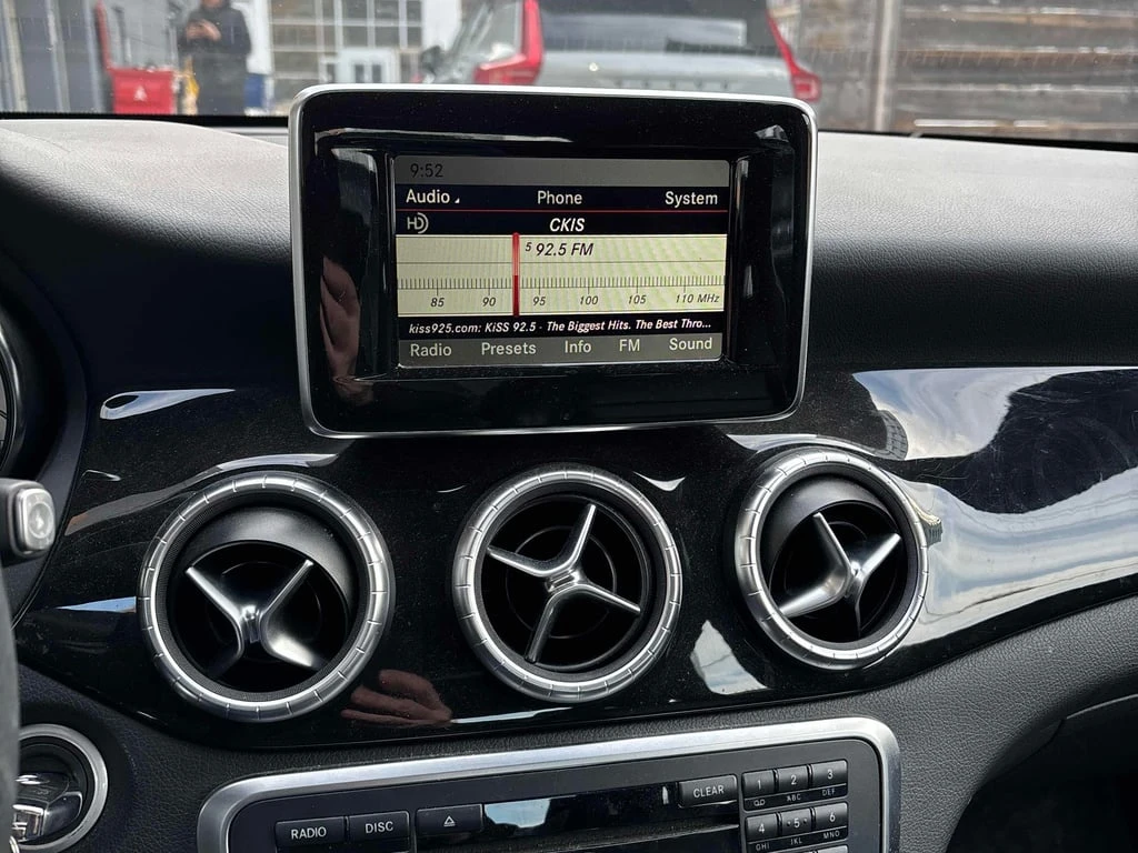 Mercedes-Benz CLA 250 4MATIC * AMG PACK* ПОДГРЕВИ* ДВА ЧИФТА ГУМИ/ДЖАНТИ - изображение 9