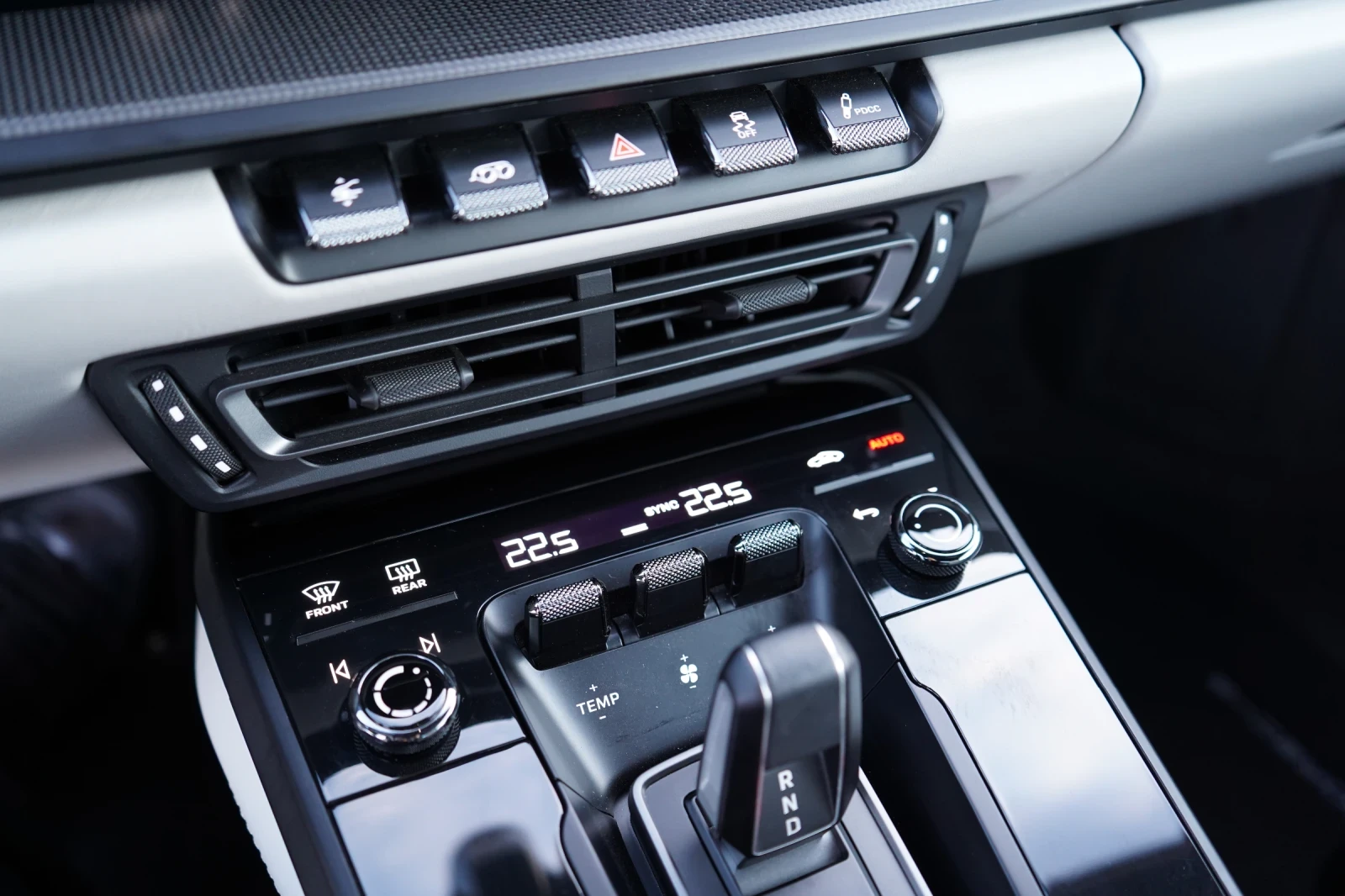 Porsche 911 992* 4 GTS* CERAMIC* APPR* LIFT* BURM* 360* DISTR*, снимка 12 - Автомобили и джипове - 53793201