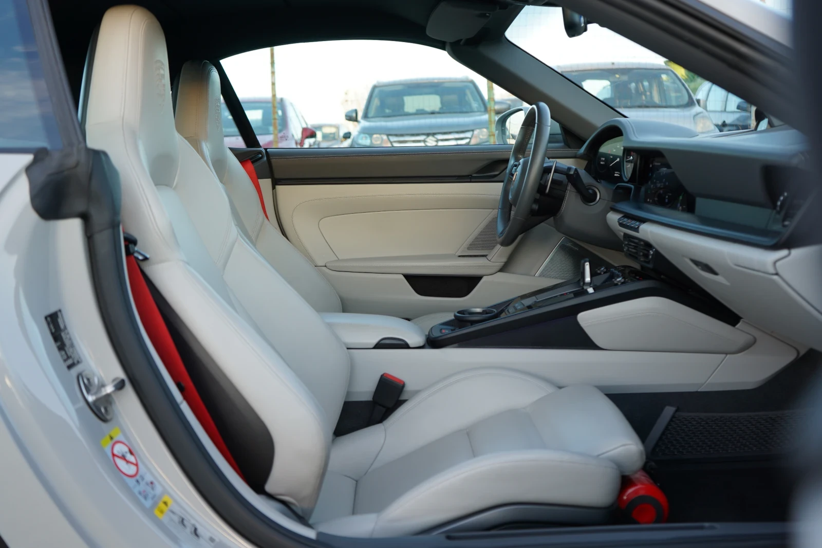 Porsche 911 992* 4 GTS* CERAMIC* APPR* LIFT* BURM* 360* DISTR*, снимка 16 - Автомобили и джипове - 53793201