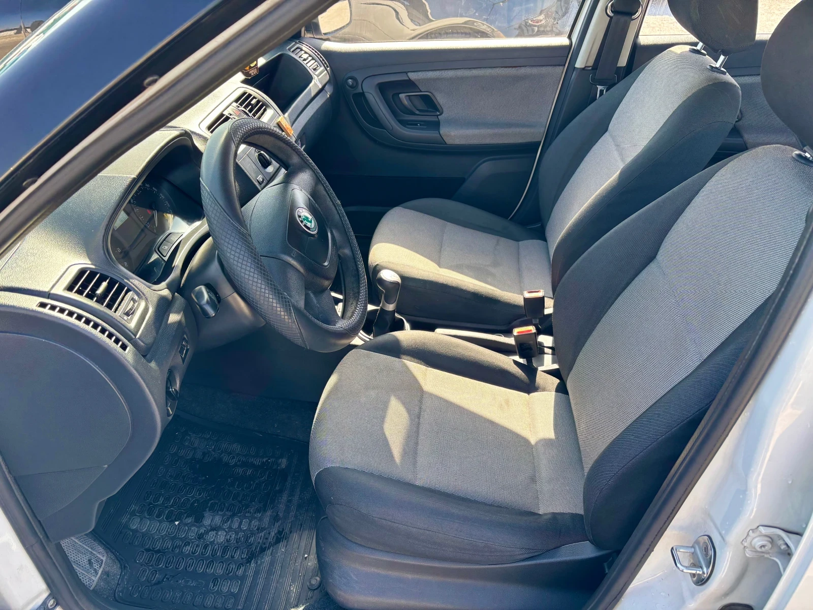 Skoda Fabia, снимка 9 - Автомобили и джипове - 53851947