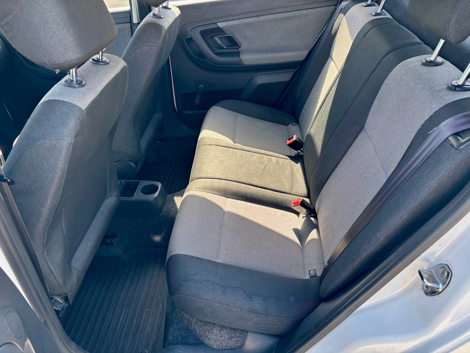 Skoda Fabia, снимка 12 - Автомобили и джипове - 53851947