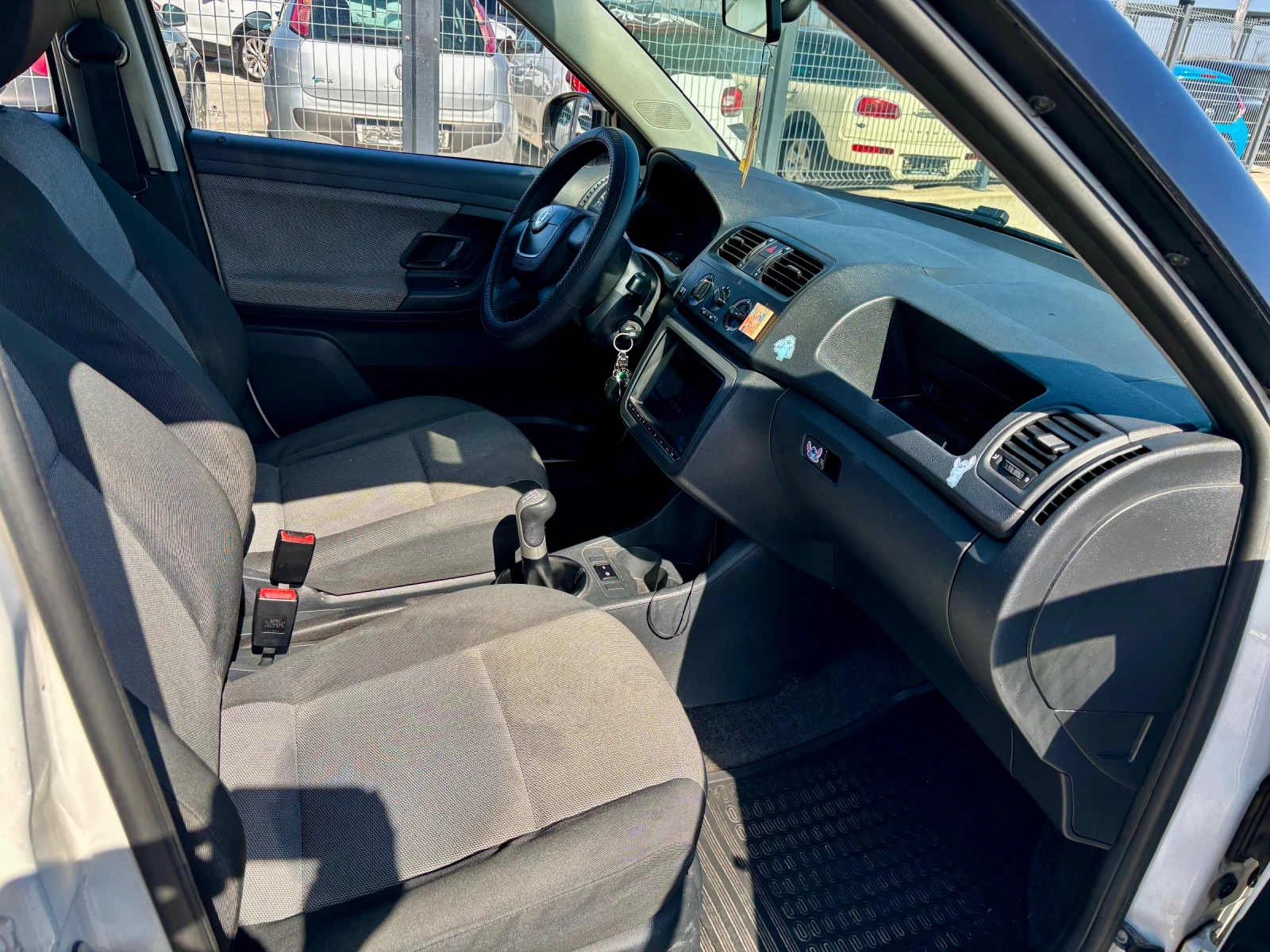 Skoda Fabia, снимка 15 - Автомобили и джипове - 53851947