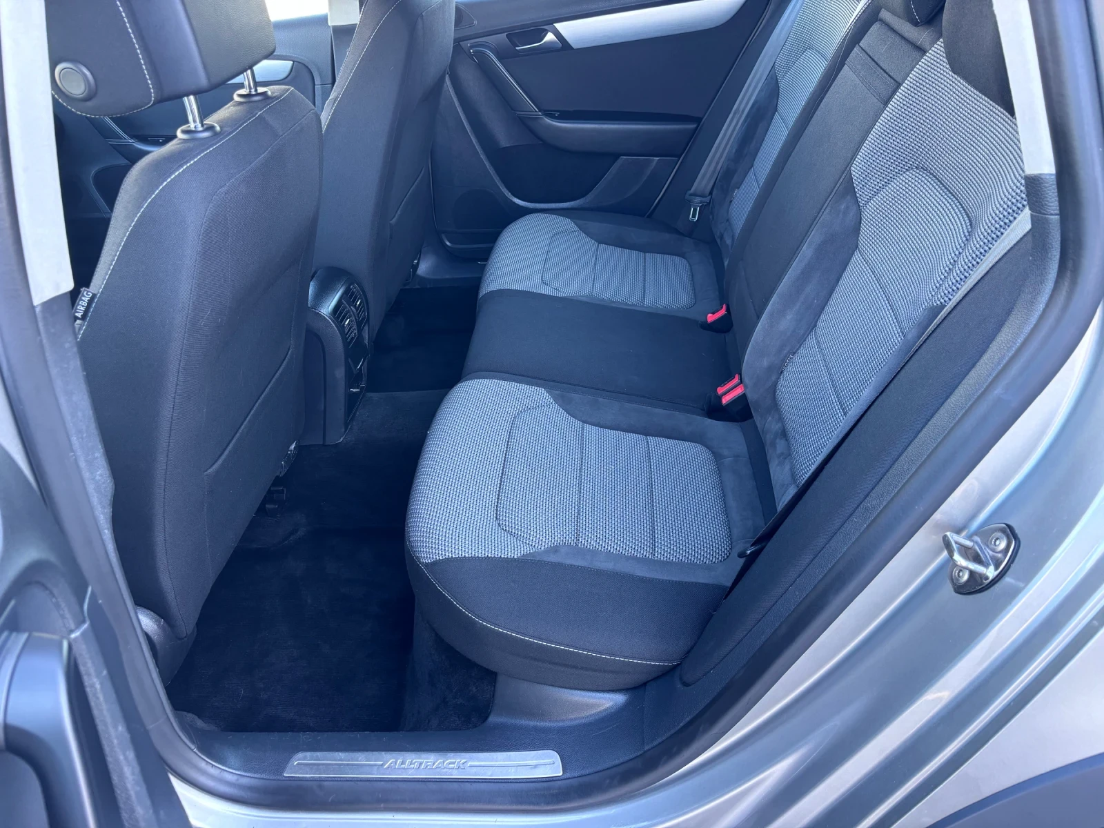 VW Passat 2.0TDI ALLTRACK, снимка 13 - Автомобили и джипове - 54105405