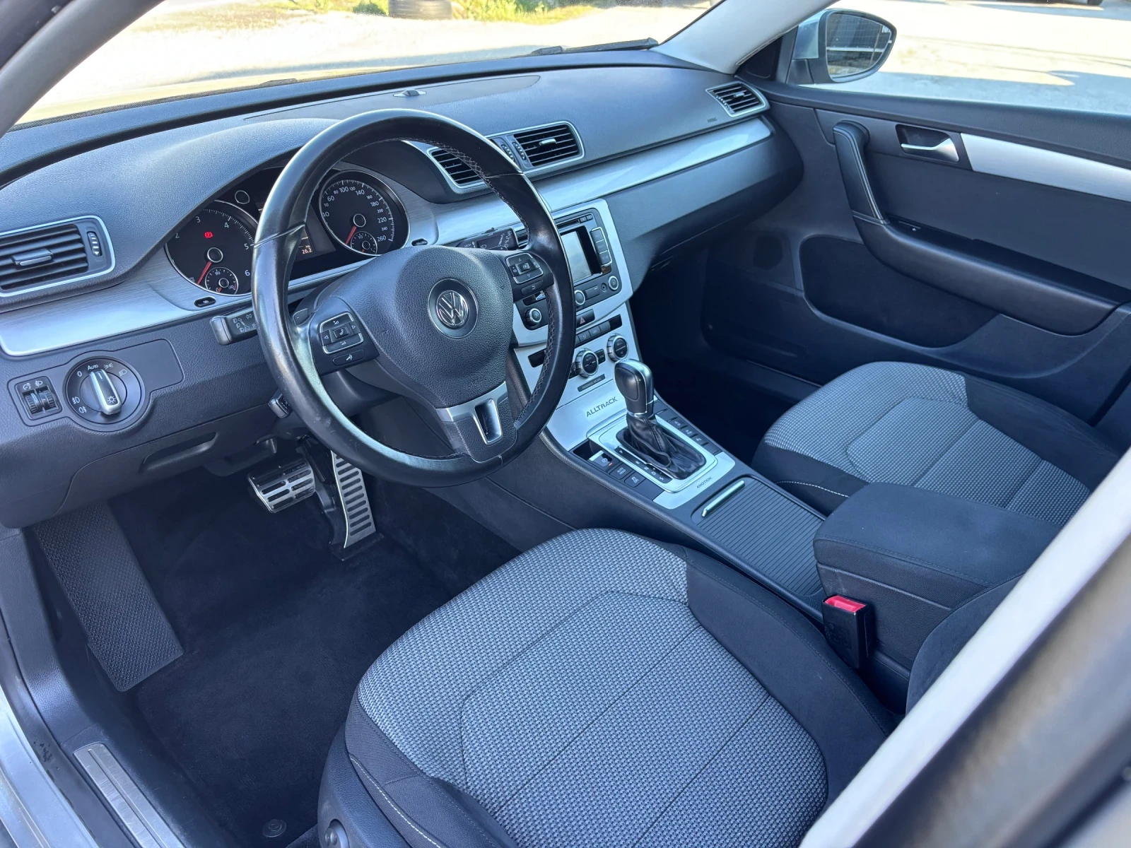 VW Passat 2.0TDI ALLTRACK, снимка 9 - Автомобили и джипове - 54105405