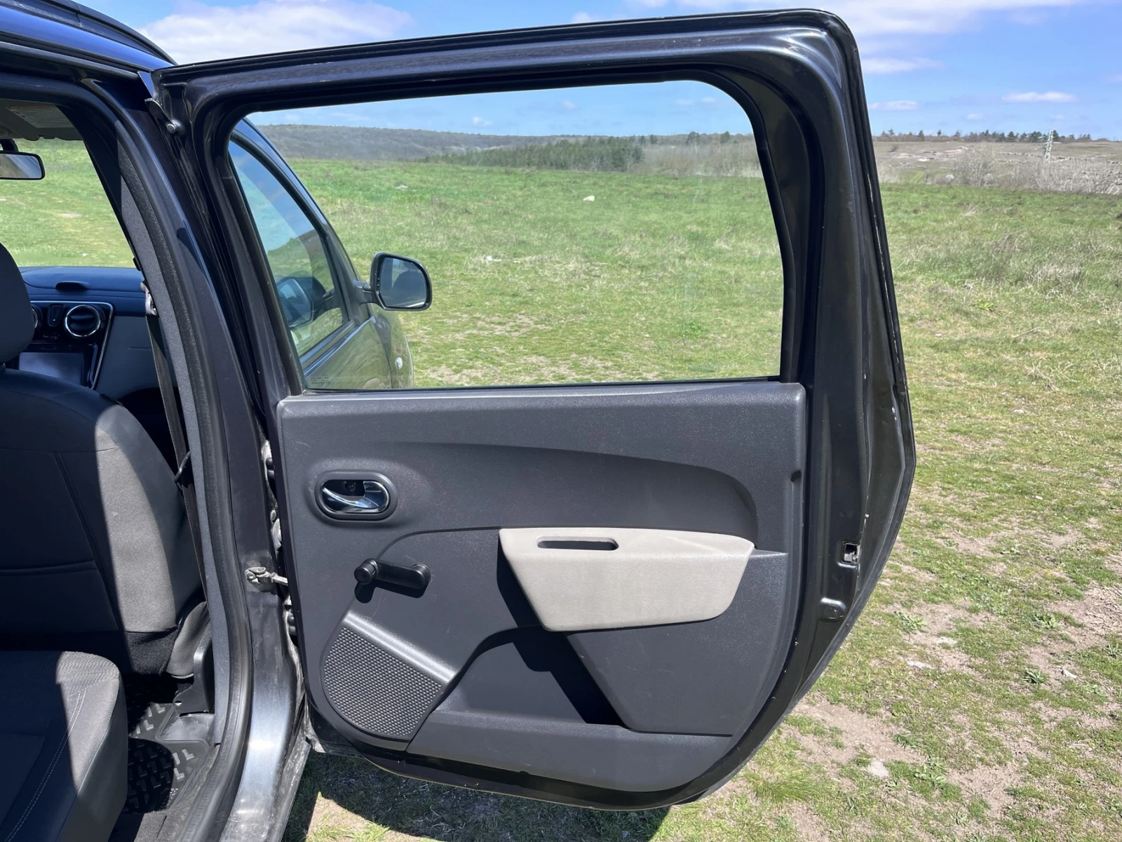 Dacia Lodgy 1.5 DCI, снимка 14 - Автомобили и джипове - 54124274