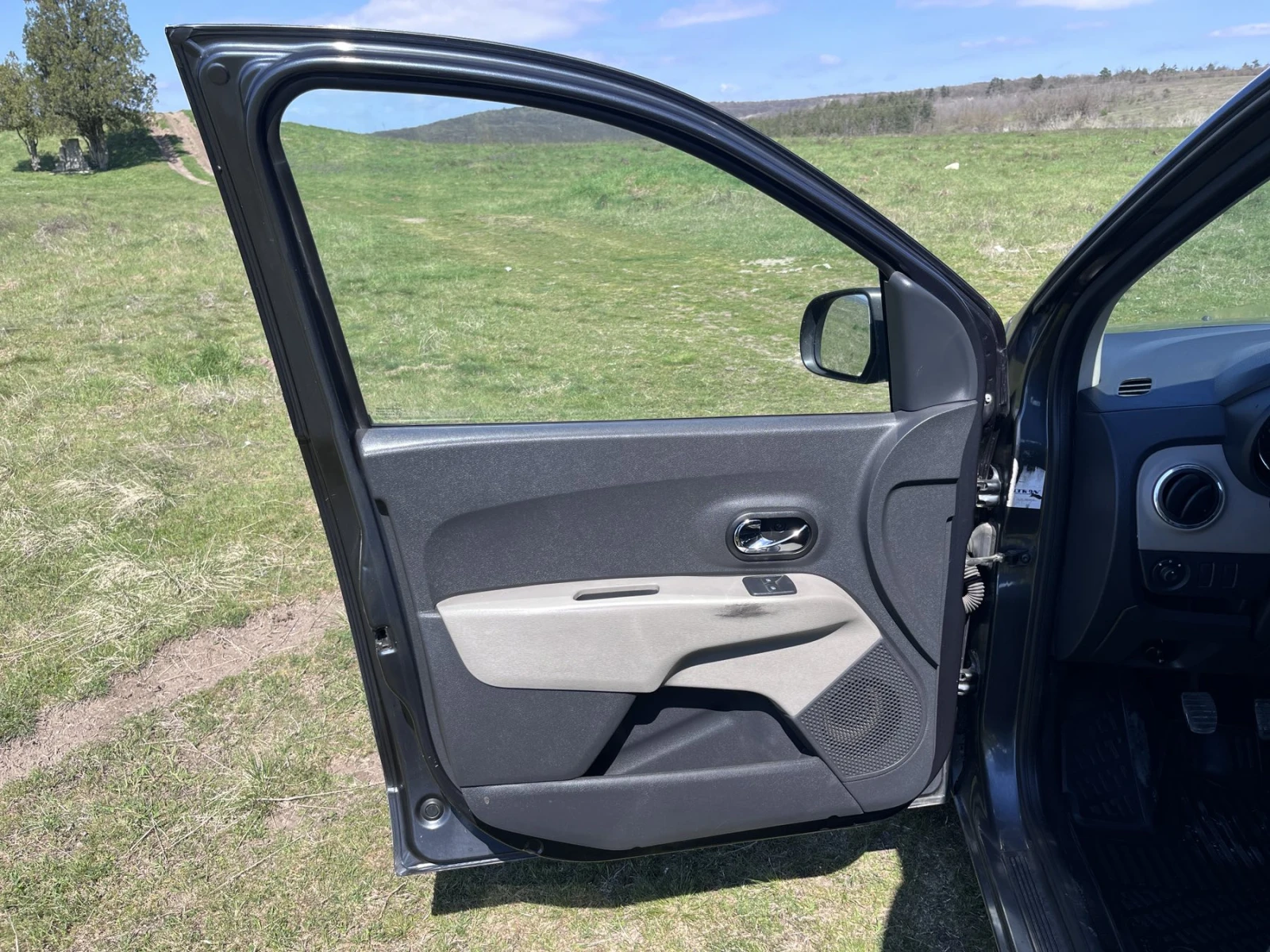 Dacia Lodgy 1.5 DCI, снимка 11 - Автомобили и джипове - 54124274