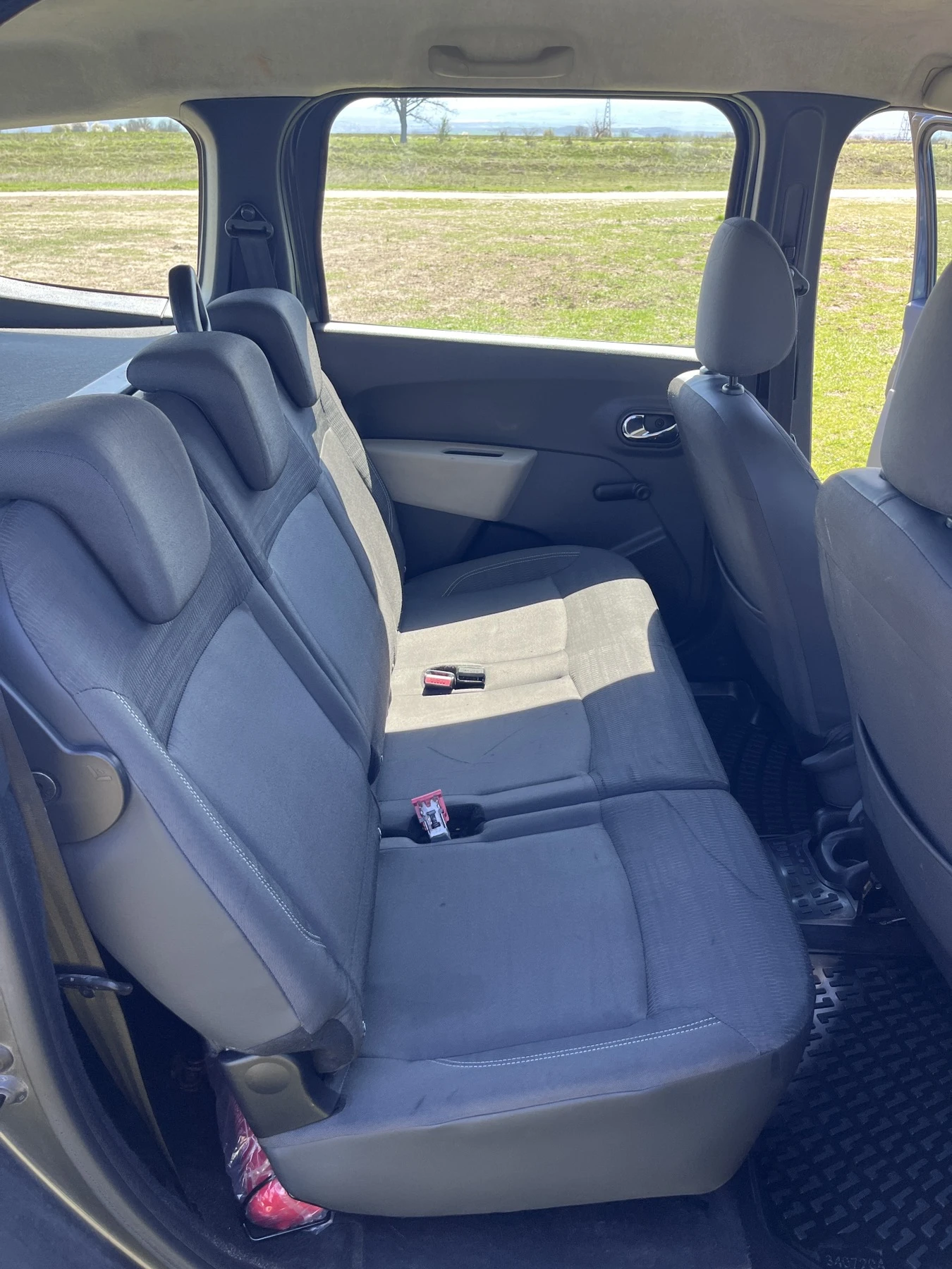 Dacia Lodgy 1.5 DCI, снимка 17 - Автомобили и джипове - 54124274