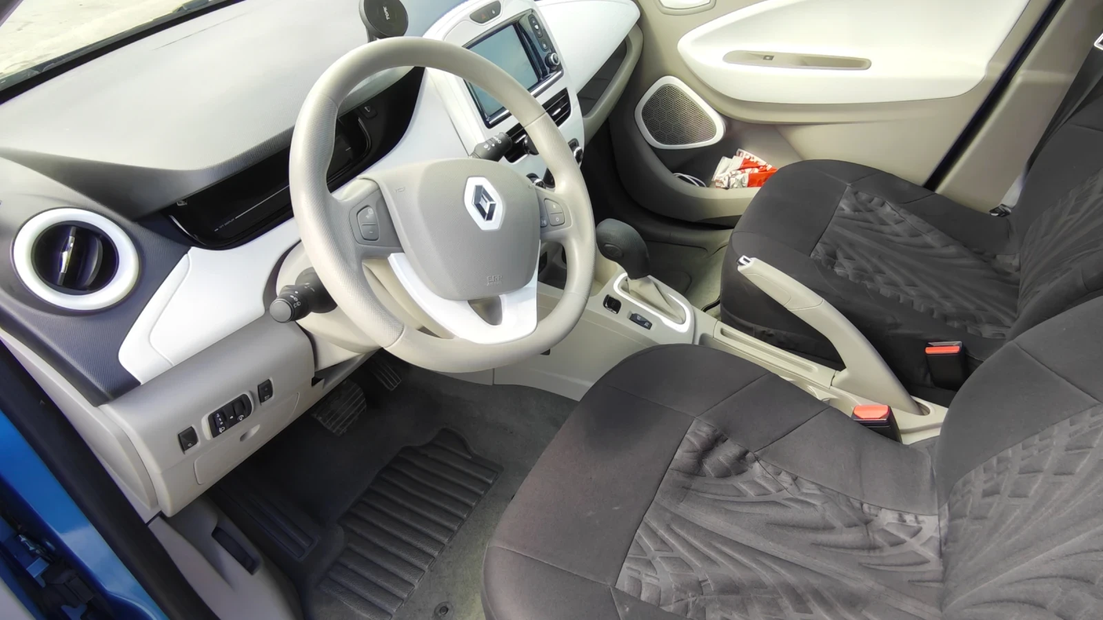Renault Zoe, снимка 10 - Автомобили и джипове - 54660085
