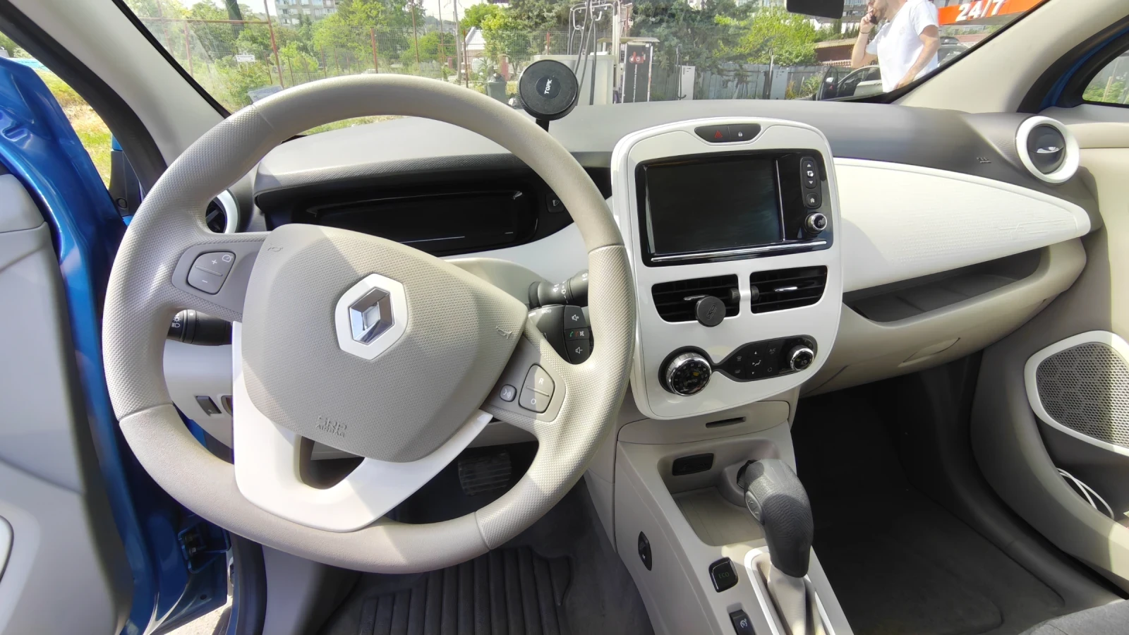 Renault Zoe, снимка 11 - Автомобили и джипове - 54660085