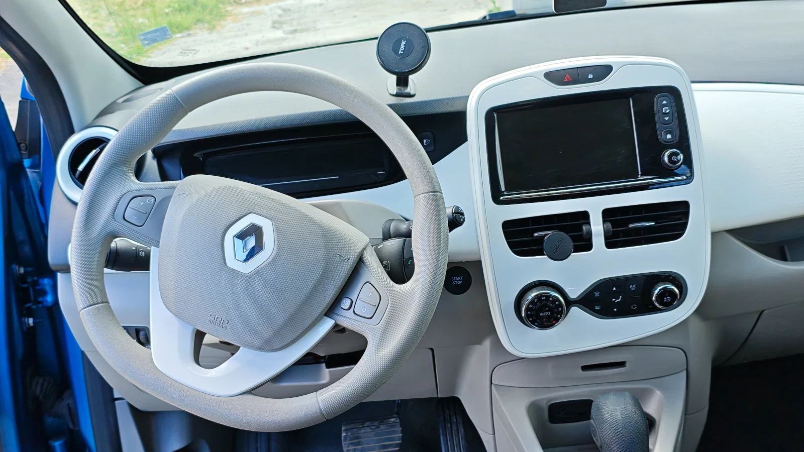 Renault Zoe, снимка 13 - Автомобили и джипове - 54660085