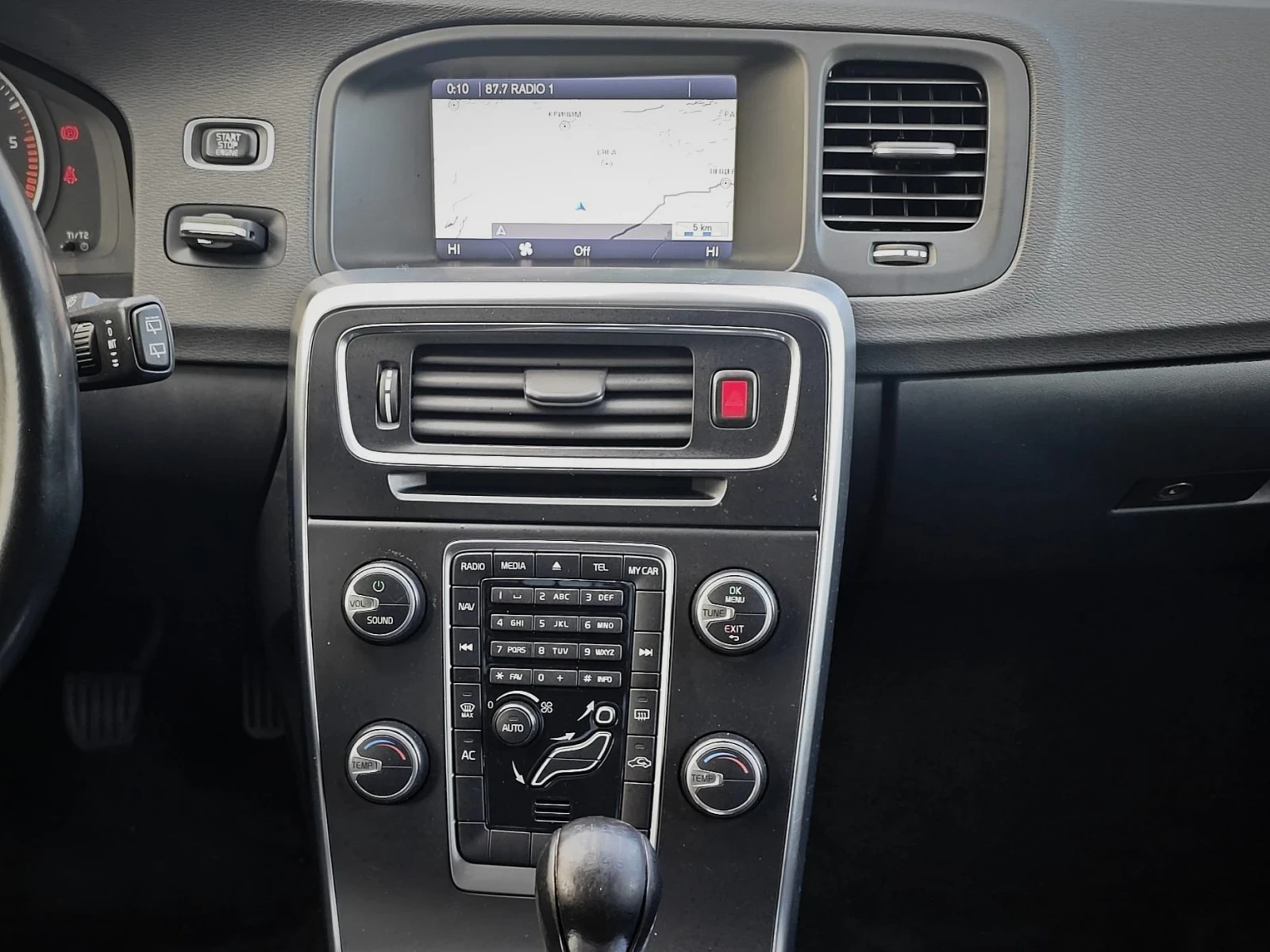 Volvo V60 * FACE* NAVI* FULL* , снимка 13 - Автомобили и джипове - 54919427