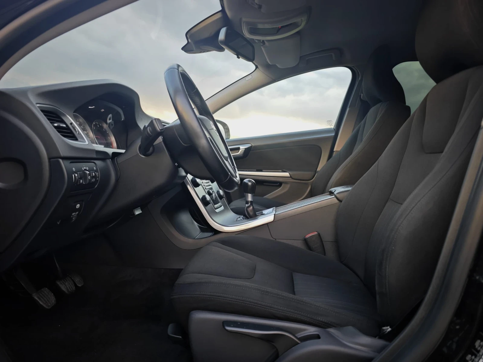 Volvo V60 * FACE* NAVI* FULL* , снимка 8 - Автомобили и джипове - 54919427