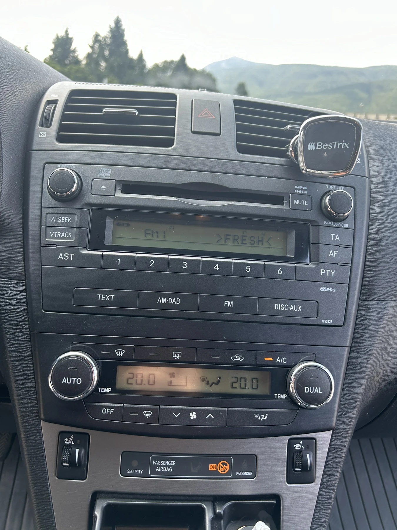 Toyota Avensis 1.8 147кс., снимка 7 - Автомобили и джипове - 55219263