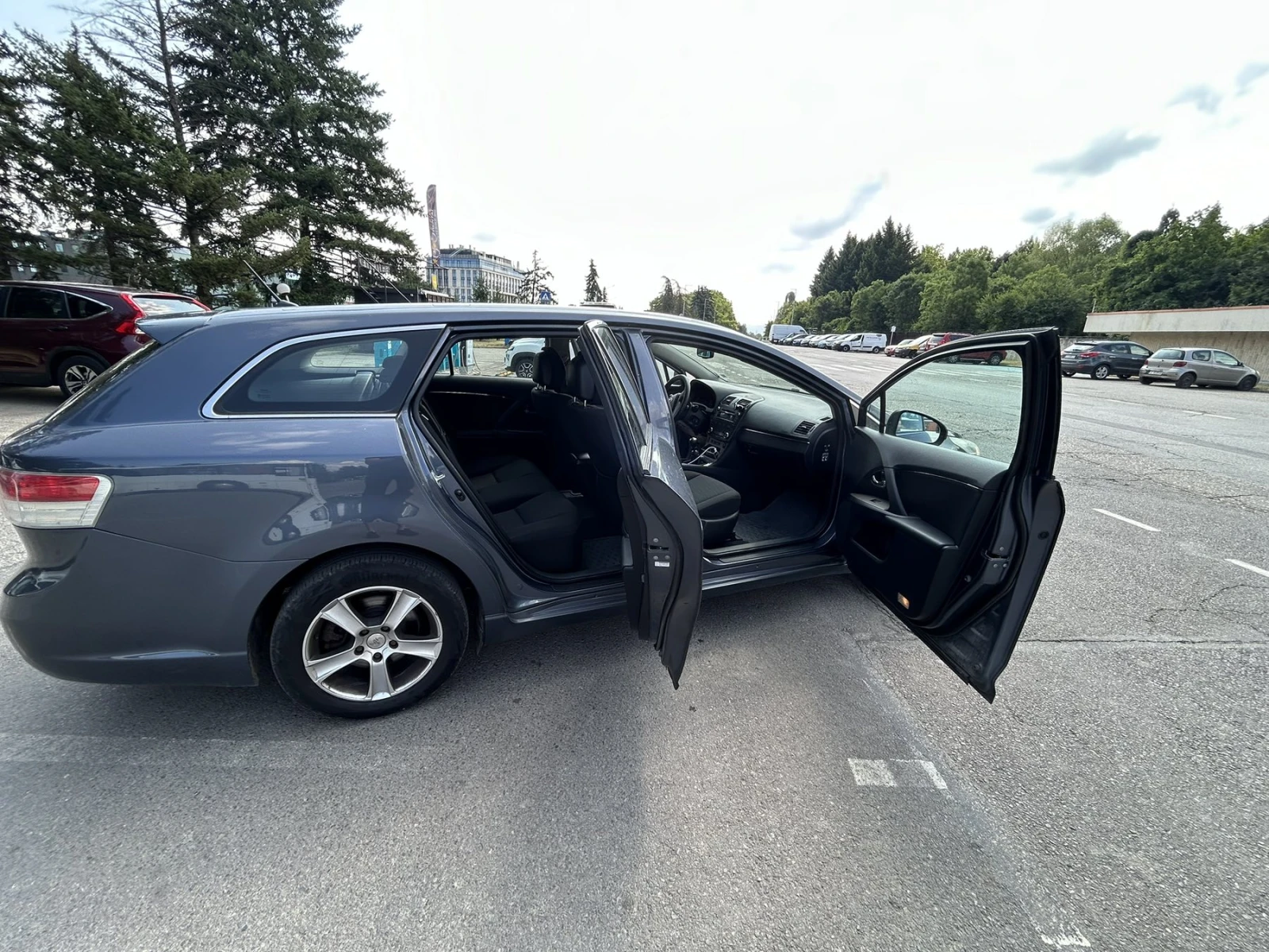 Toyota Avensis 1.8 147кс., снимка 10 - Автомобили и джипове - 55219263