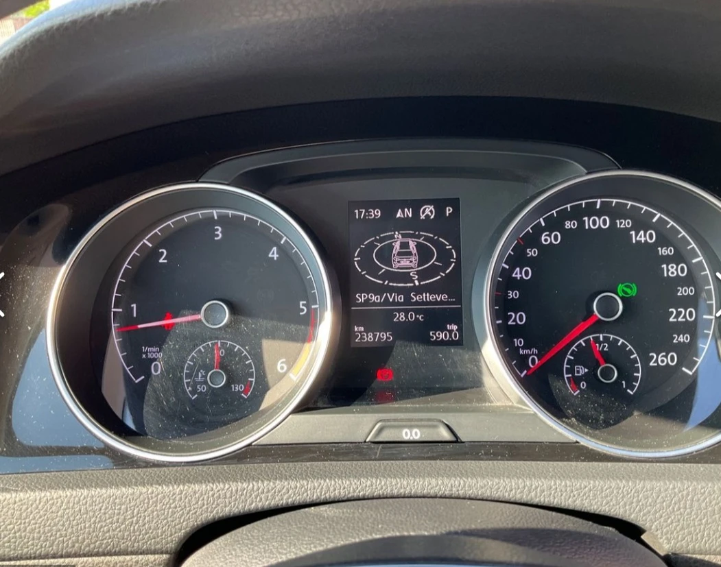 VW Golf 7 1.6 TDI DSG 110кс Executive EURO 6b, снимка 7 - Автомобили и джипове - 55897155