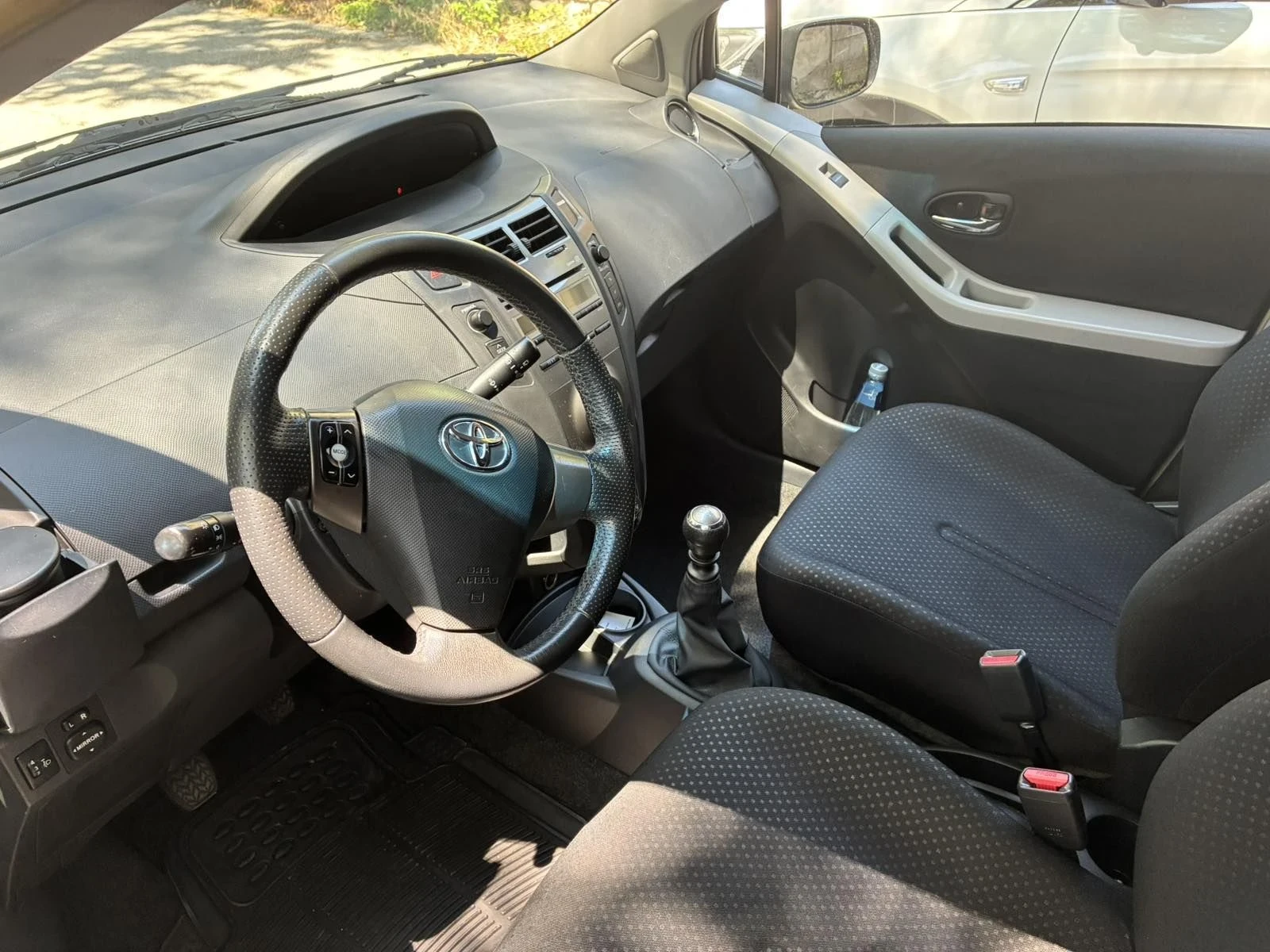 Toyota Yaris, снимка 12 - Автомобили и джипове - 56330013