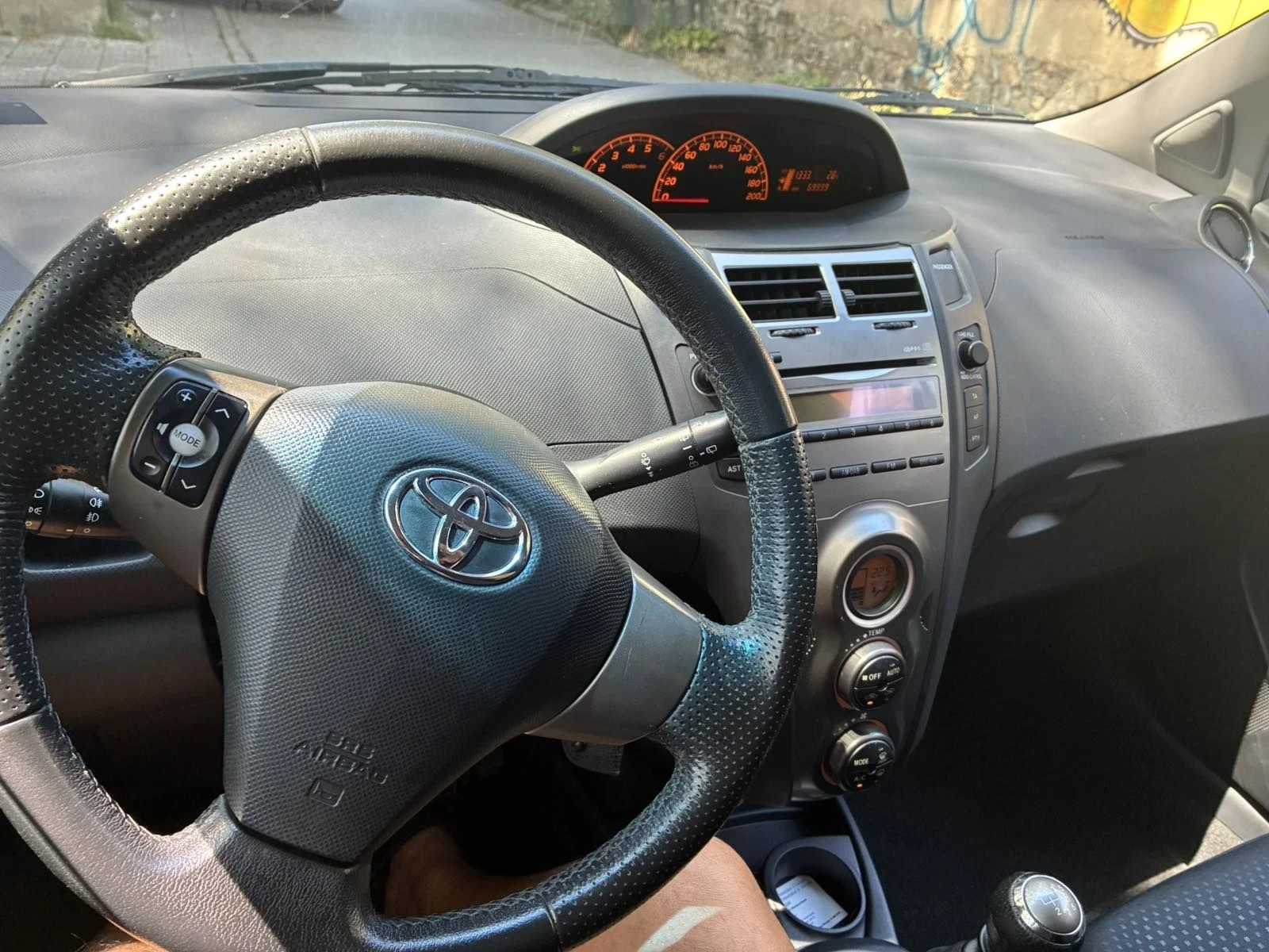 Toyota Yaris, снимка 13 - Автомобили и джипове - 56330013