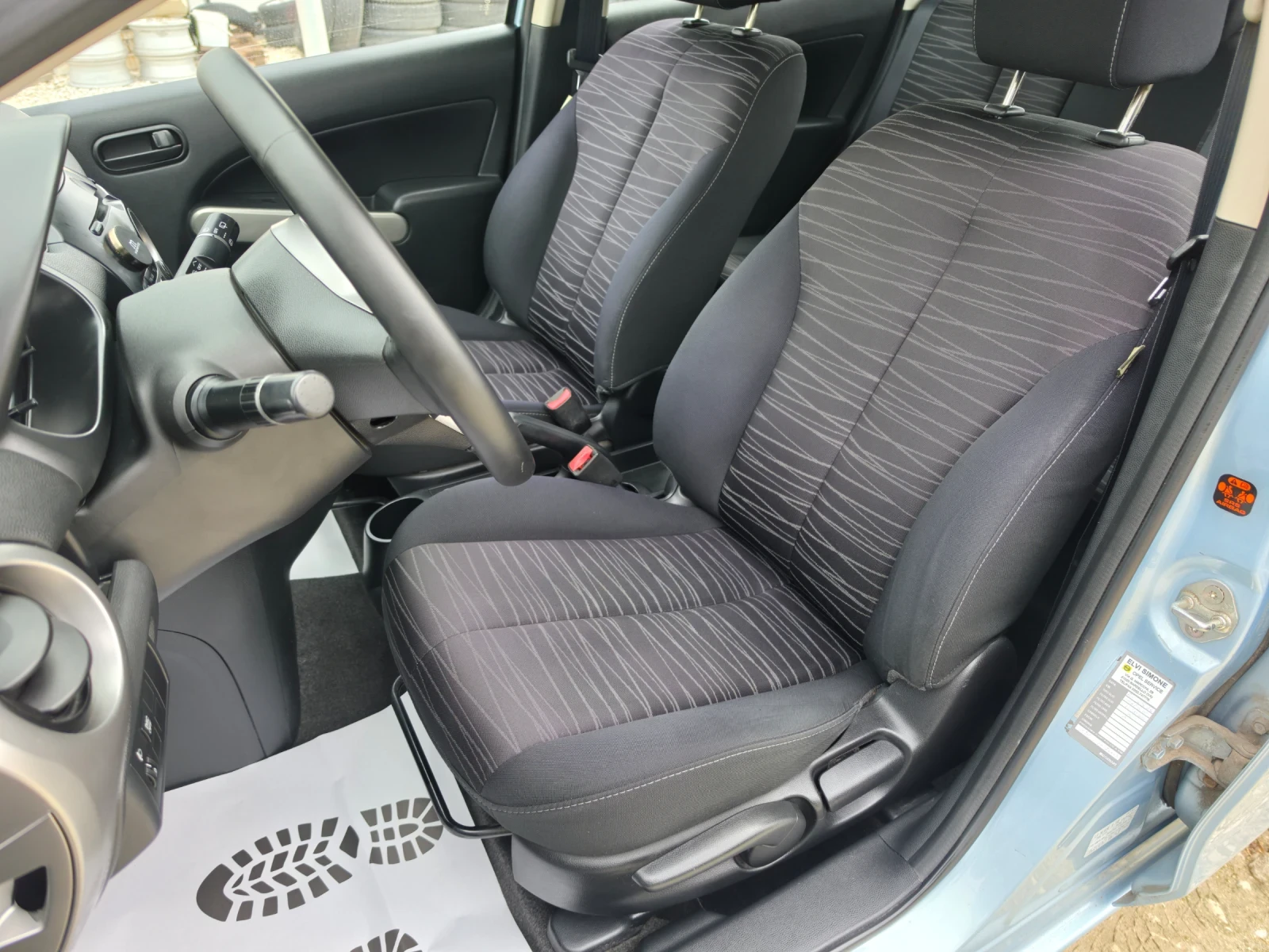 Mazda 2 1.3i 86 k.c, снимка 11 - Автомобили и джипове - 56517583
