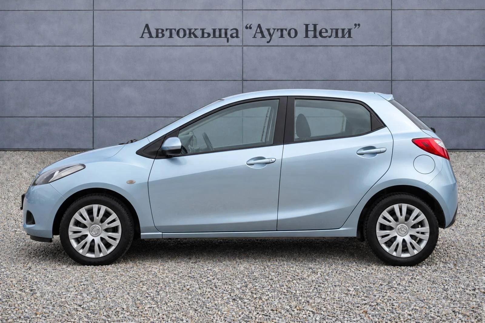 Mazda 2 1.3i 86 k.c, снимка 2 - Автомобили и джипове - 56517583