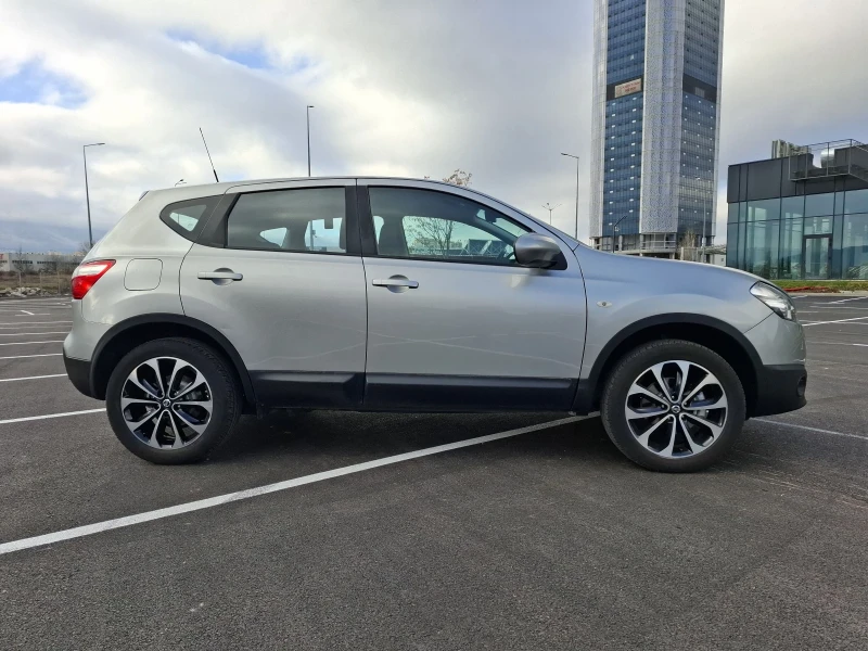 Nissan Qashqai 2.0 4x4, снимка 6 - Автомобили и джипове - 52052593