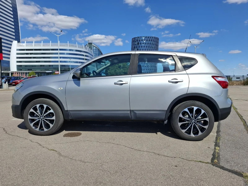 Nissan Qashqai 2.0 4x4, снимка 7 - Автомобили и джипове - 52052593