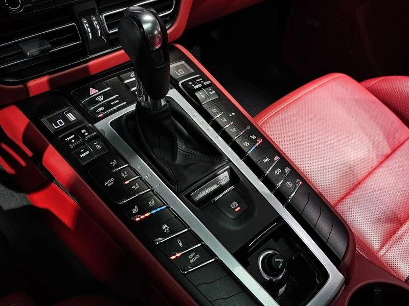 Porsche Macan 2.9 GTS| 440к.с.| ВКЛ.ТЕХНОТЕСТ, снимка 9 - Автомобили и джипове - 55392166
