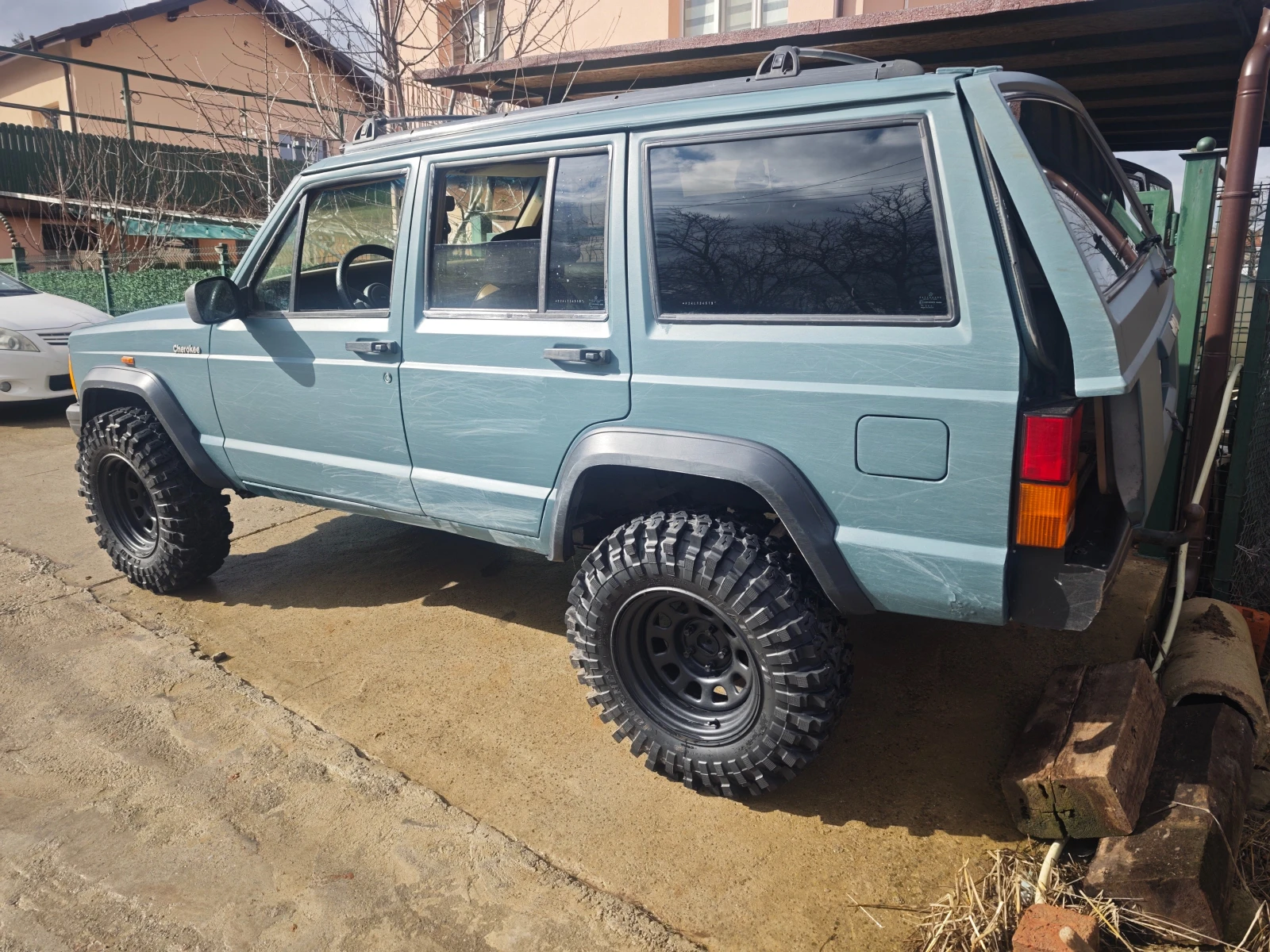 Jeep Cherokee, снимка 2 - Автомобили и джипове - 53786248
