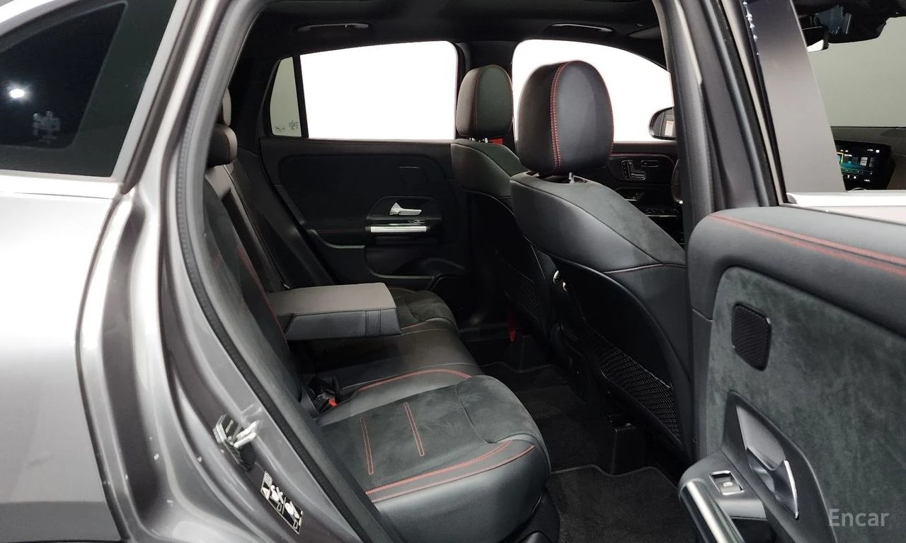 Mercedes-Benz GLA 45 AMG 4MATIC+ * ПОДГРЕВ* НАВИГАЦИЯ* BURMESTER , снимка 11 - Автомобили и джипове - 54912539