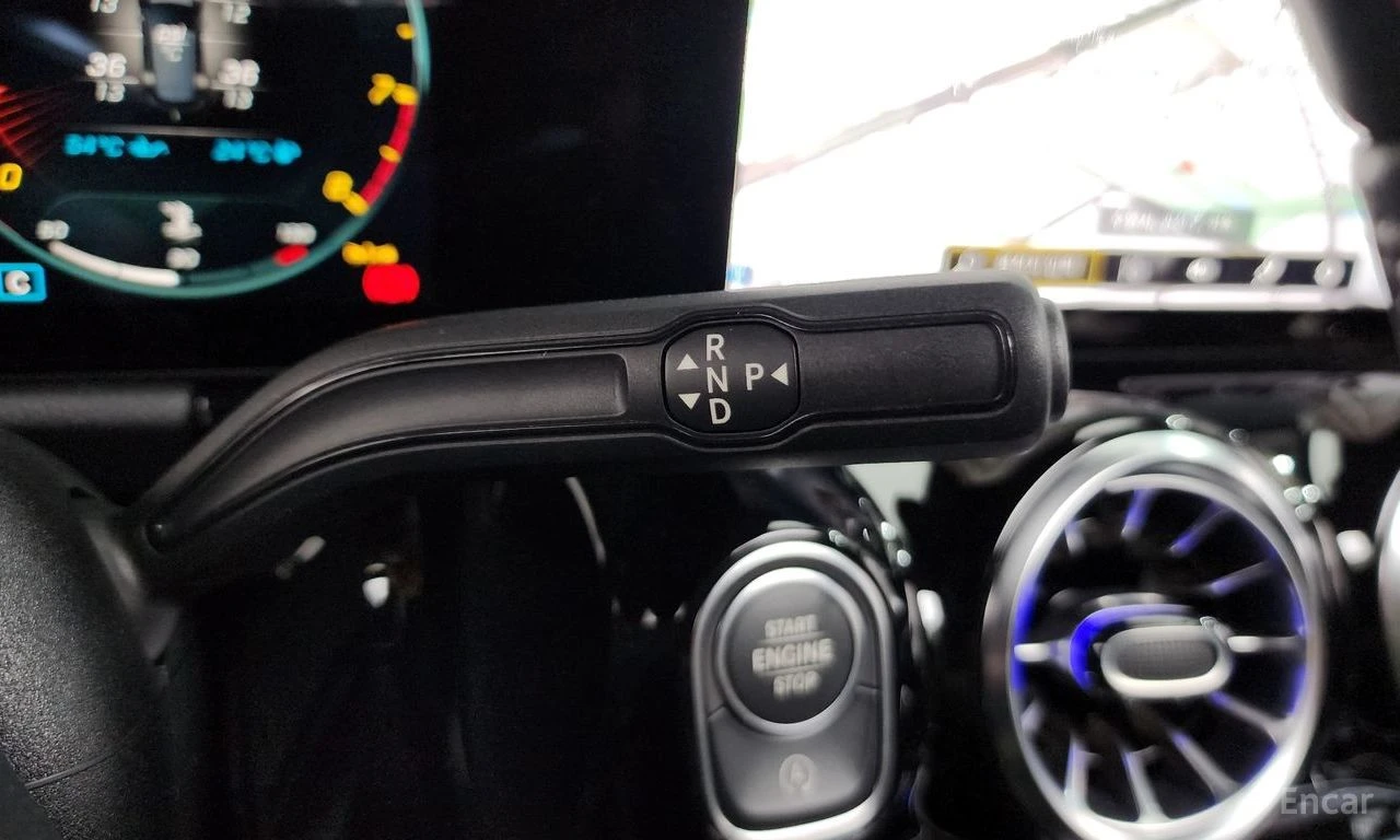 Mercedes-Benz GLA 45 AMG 4MATIC+ * ПОДГРЕВ* НАВИГАЦИЯ* BURMESTER , снимка 5 - Автомобили и джипове - 54912539