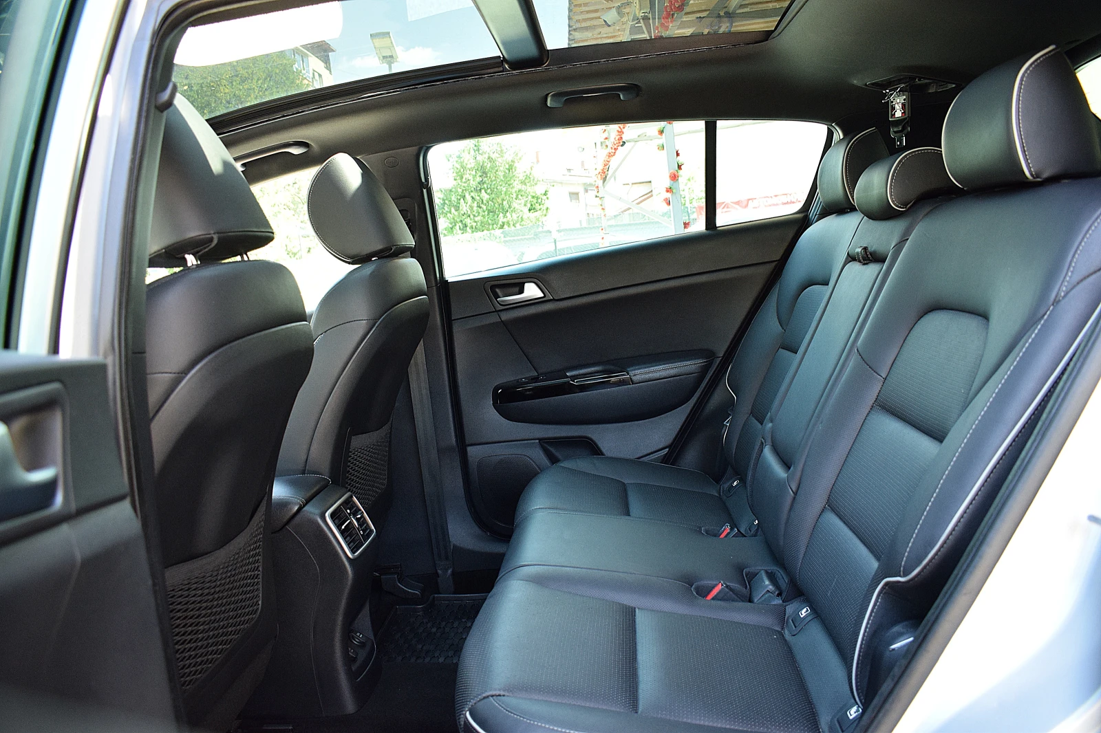 Kia Sportage 2.0ШВЕЙЦАРИЯ/GT-Line/4x4/АВТОМАТИК/ОБДУХВАНЕ/КАМЕР, снимка 12 - Автомобили и джипове - 55631880