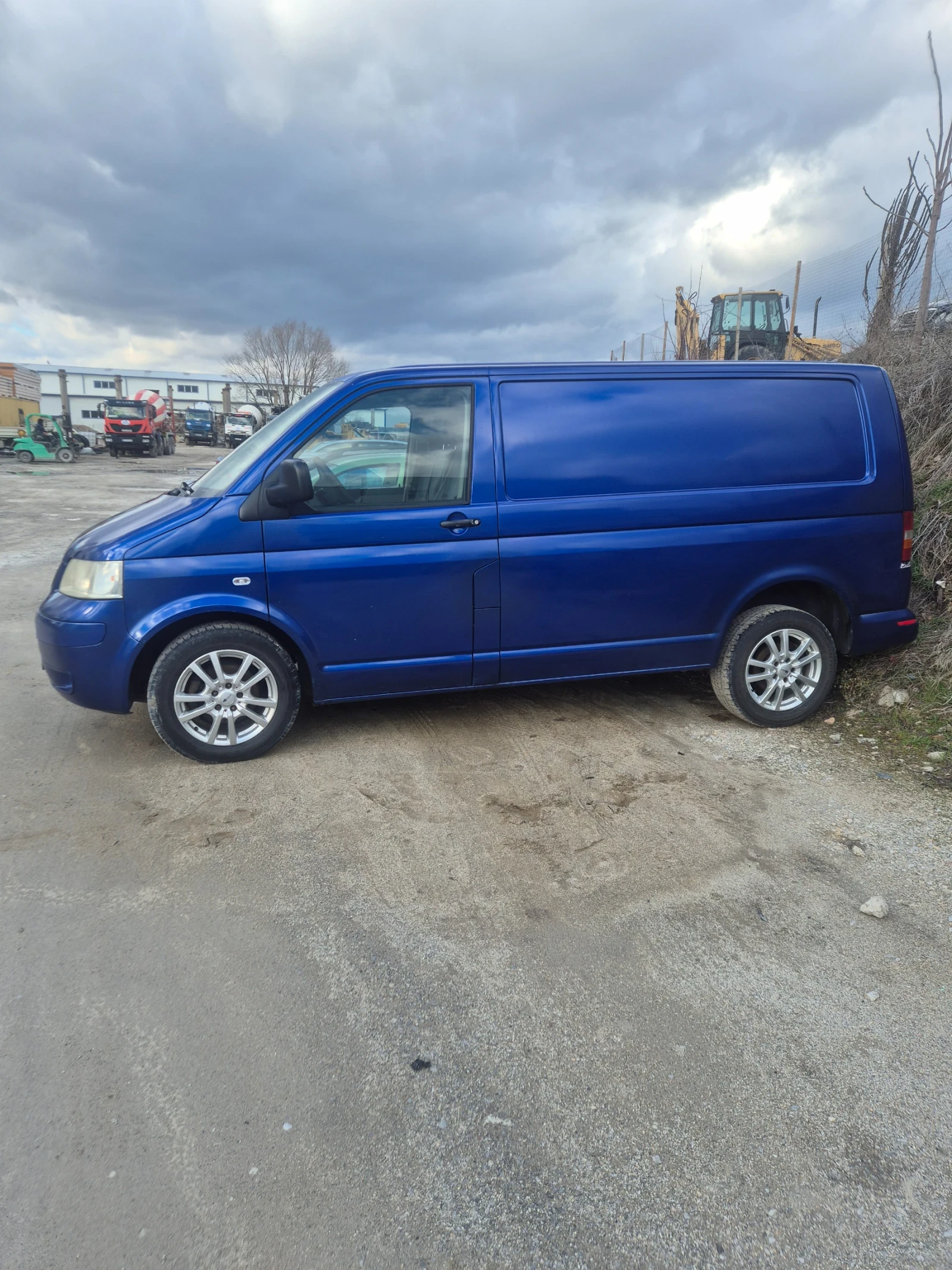 VW T5 2.5тди 131 6 скорости, снимка 4 - Бусове и автобуси - 54000839