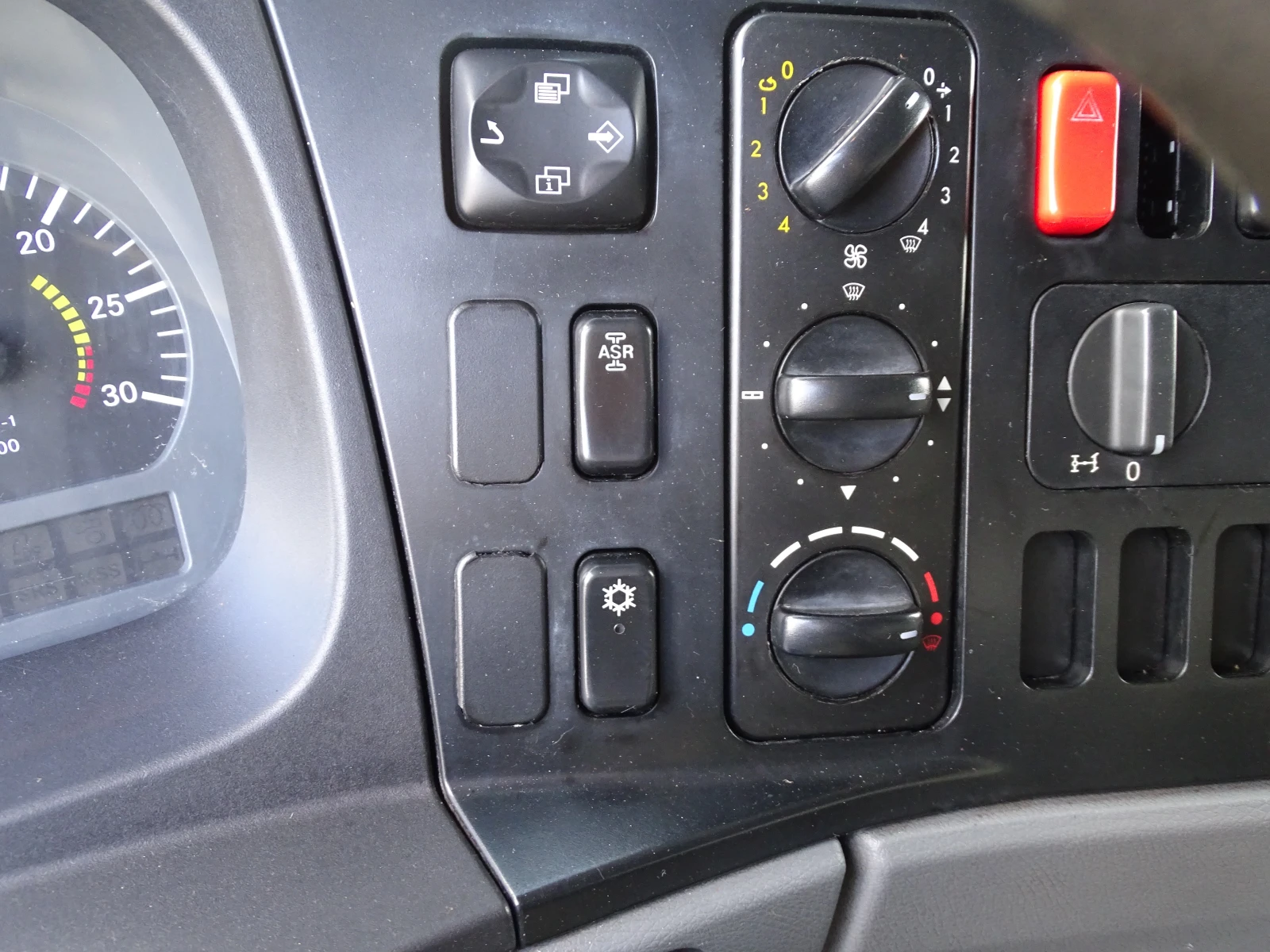 Mercedes-Benz Atego 1223 ФУРГОН С БОРД - изображение 10