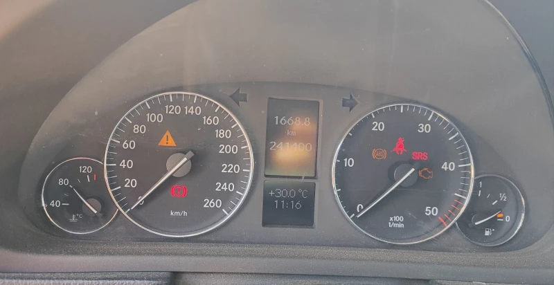 Mercedes-Benz C 220 CDI, снимка 12 - Автомобили и джипове - 46812649