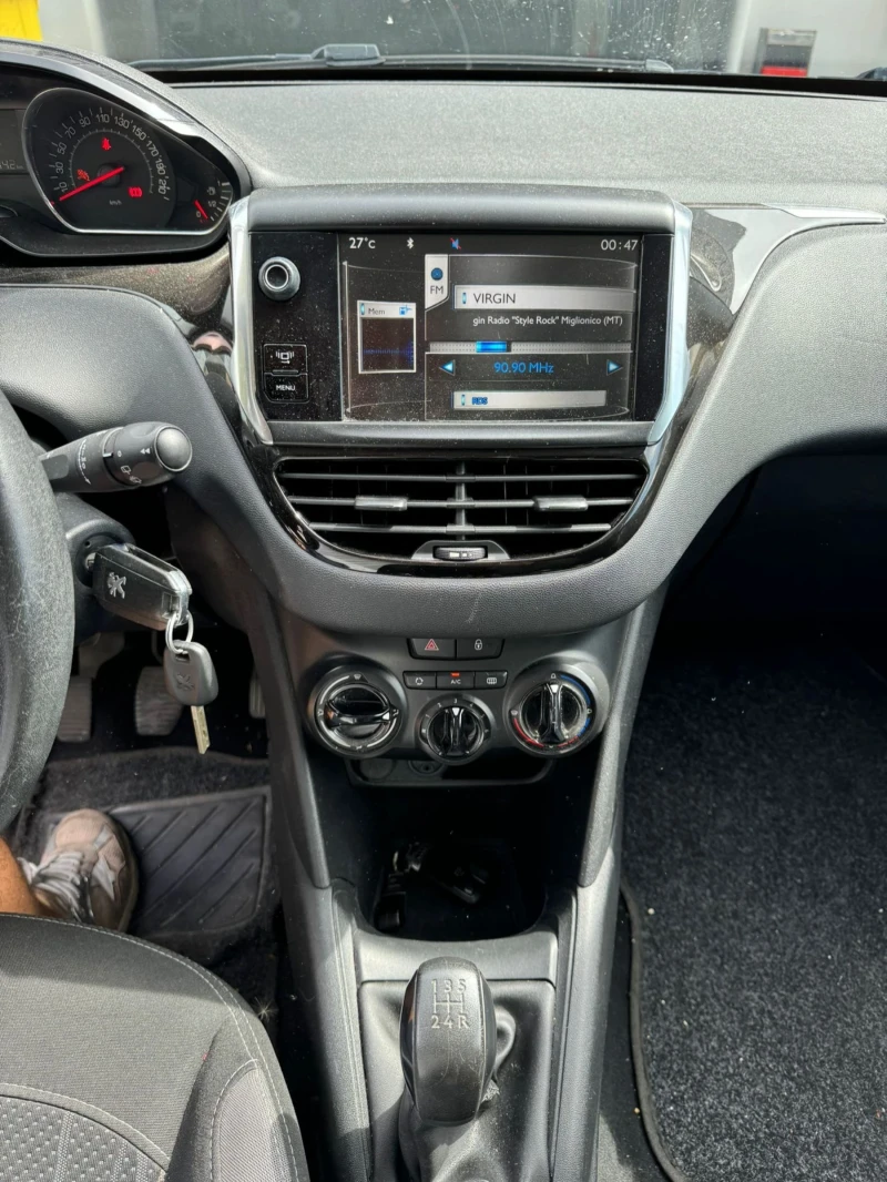 Peugeot 208 1.2, снимка 8 - Автомобили и джипове - 47512910