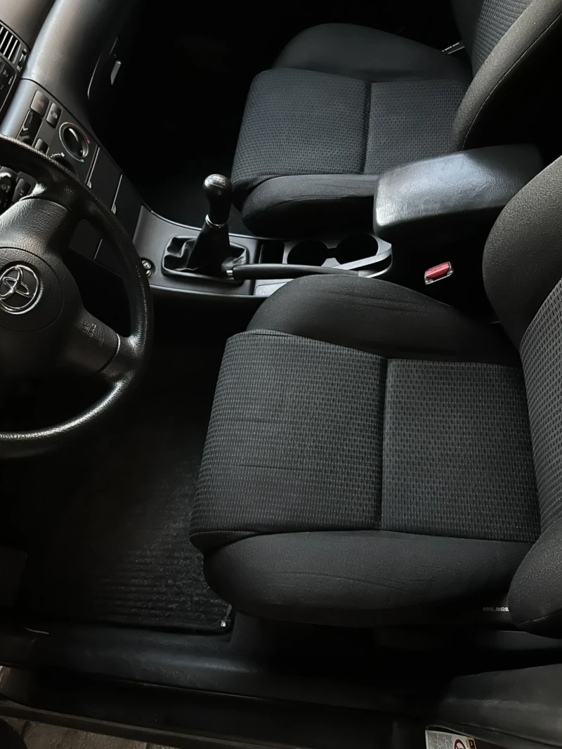 Toyota Corolla 1.4 VVTI, снимка 11 - Автомобили и джипове - 52249816